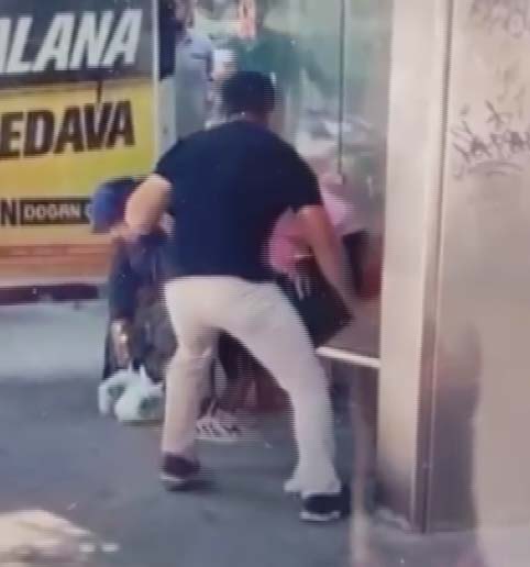 Konya - Komşusunun kızını otobüs durağında tornavida ile yaraladı; o anlar kamerada - Görsel 2