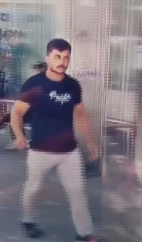 Konya - Komşusunun kızını otobüs durağında tornavida ile yaraladı; o anlar kamerada - Görsel 5