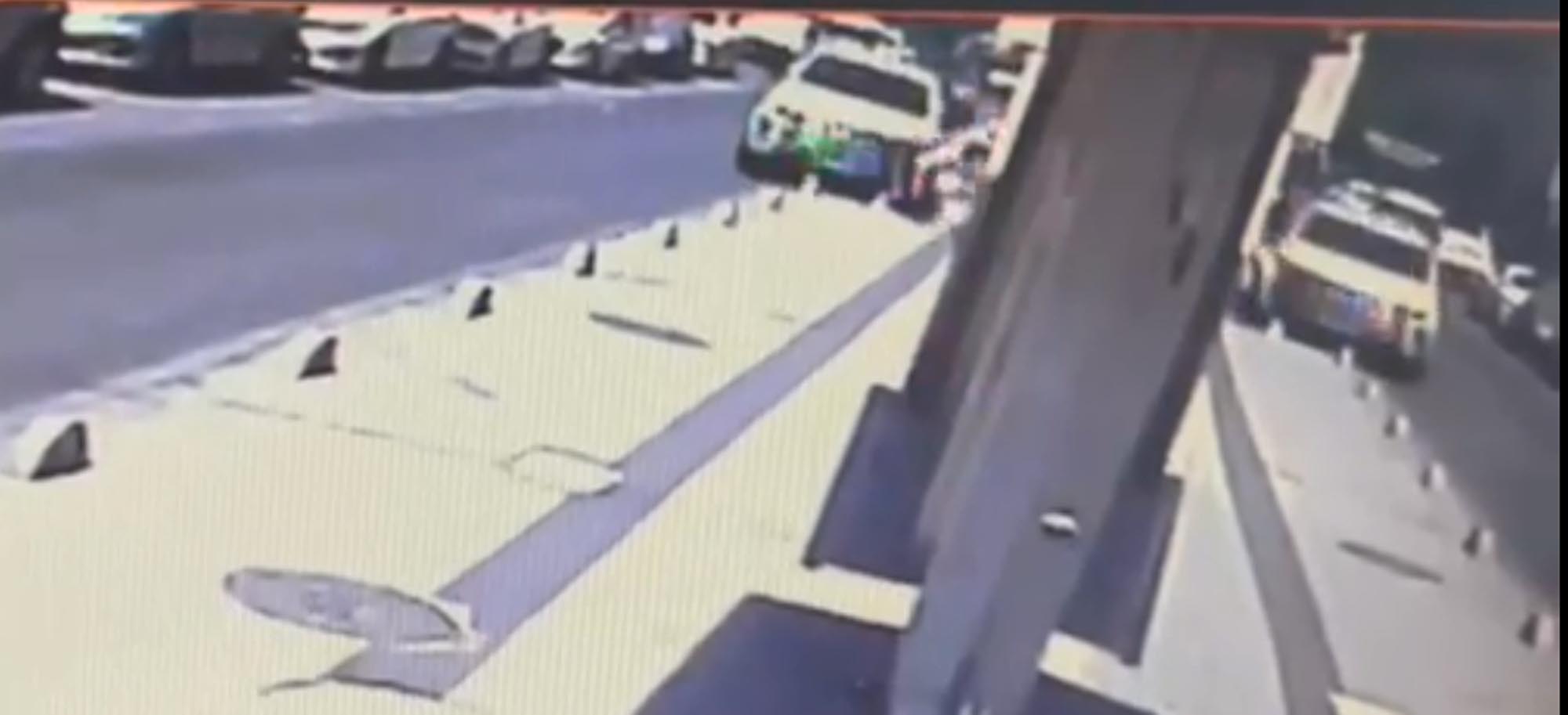 Tekirdağ'da 4.25 promil alkollü doktorun kullandığı kamyonet, kaldırımda yürüyen 2 kişiye çarptı; kaza kamerada - Görsel 1