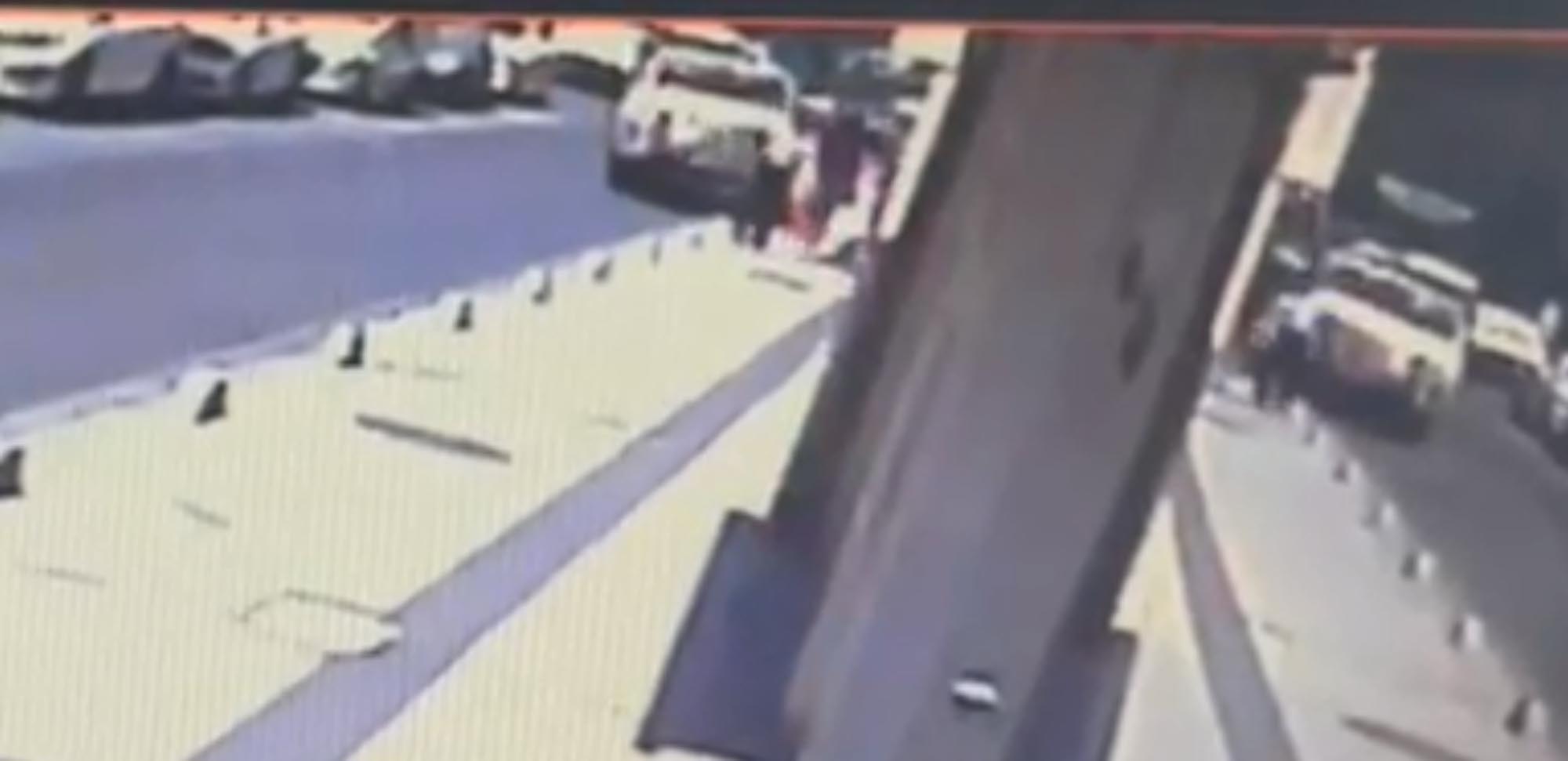 Tekirdağ'da 4.25 promil alkollü doktorun kullandığı kamyonet, kaldırımda yürüyen 2 kişiye çarptı; kaza kamerada - Görsel 4