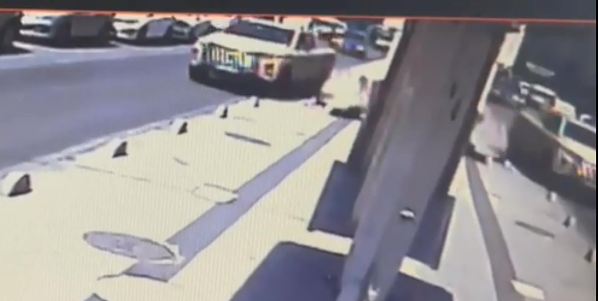 Tekirdağ'da 4.25 promil alkollü doktorun kullandığı kamyonet, kaldırımda yürüyen 2 kişiye çarptı; kaza kamerada - Görsel 5