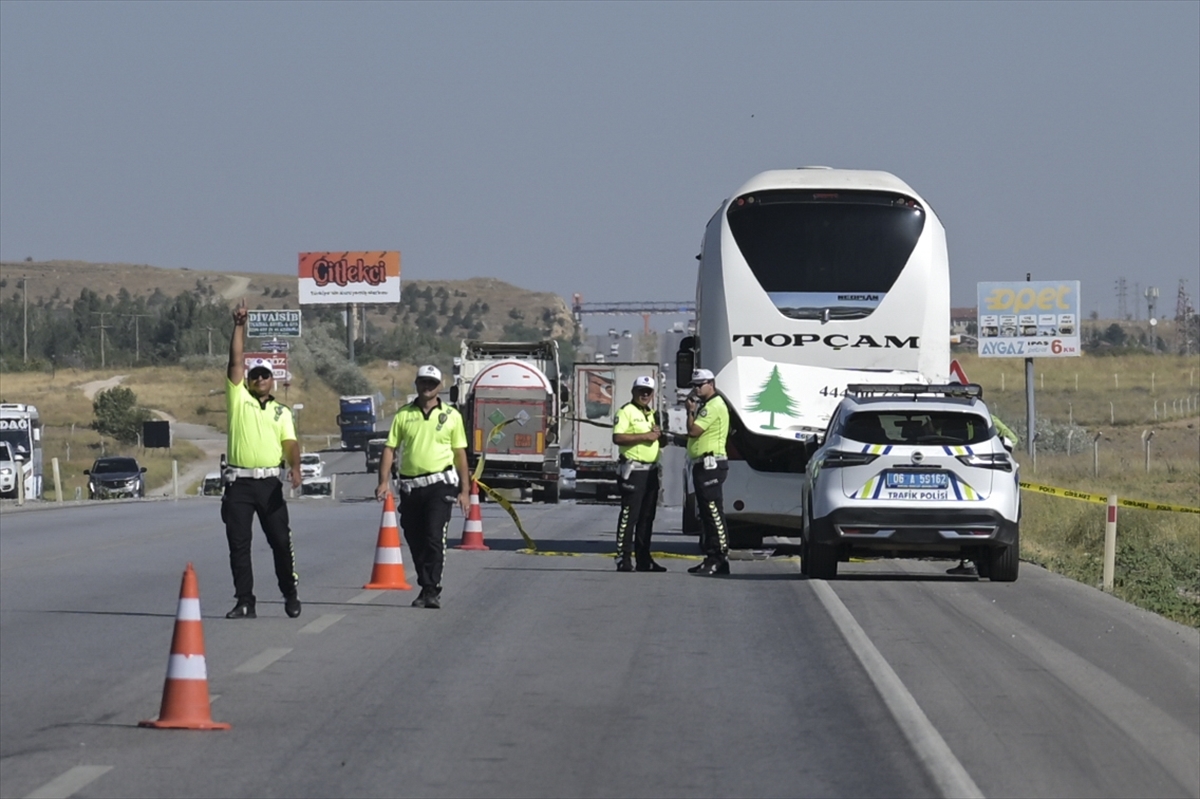 Ankara'daki trafik kazasında 2 kişi öldü, 1 kişi ağır yaralandı - Görsel 4