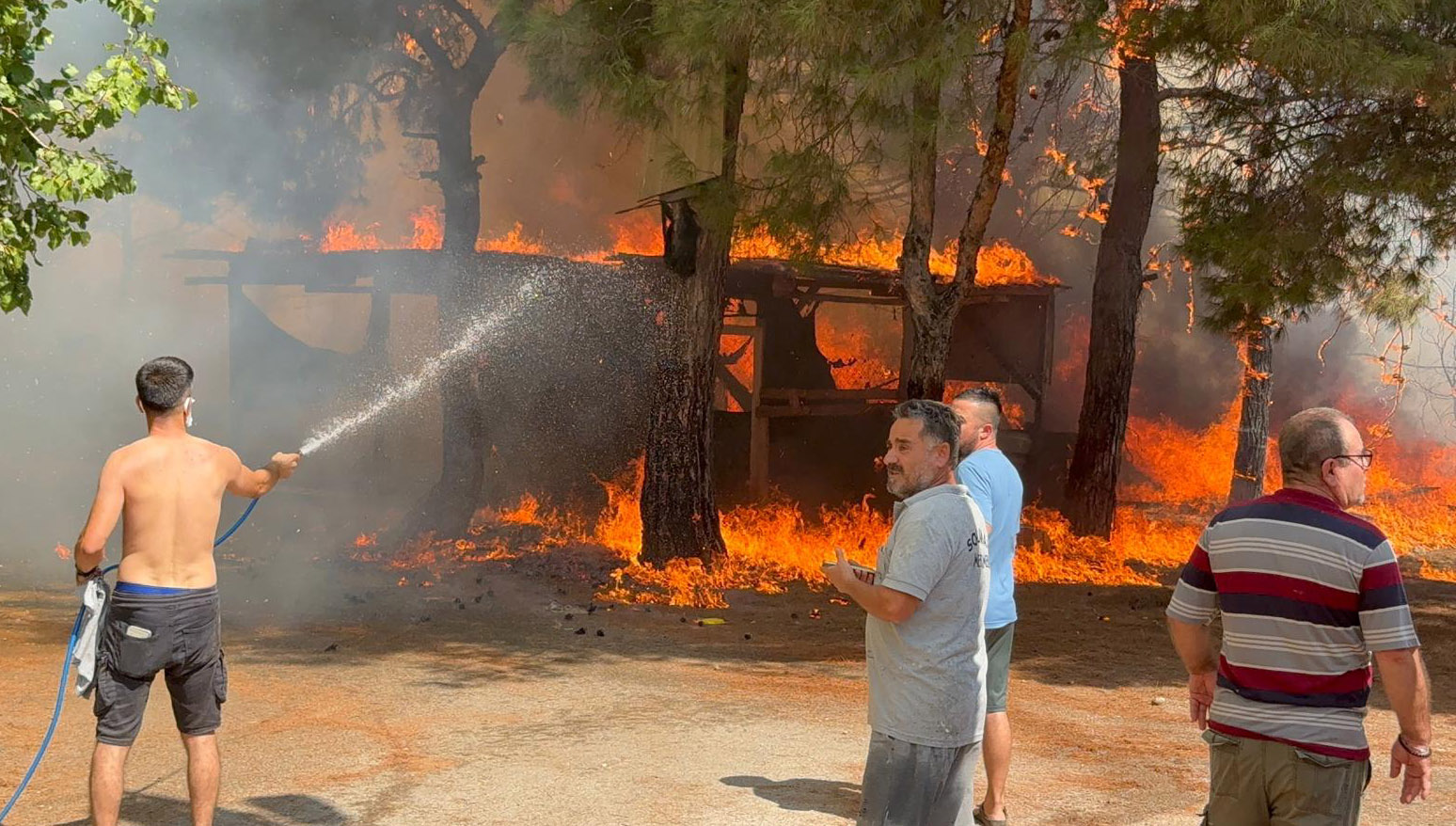 Antalya'da rekor sıcaklıkta 'orman yangını fırtınası'- Yeniden - Görsel 2