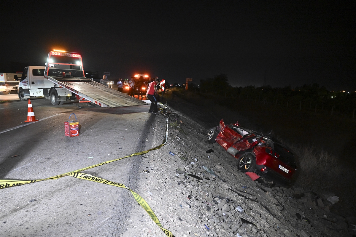 Ankara'da iki otomobilin çarpıştığı kazada 3 kişi hayatını kaybetti - Görsel 1