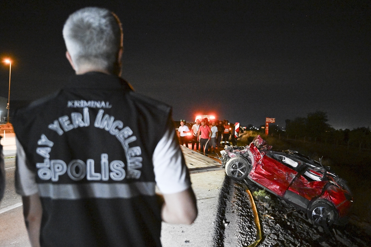 Ankara'da iki otomobilin çarpıştığı kazada 3 kişi hayatını kaybetti - Görsel 2