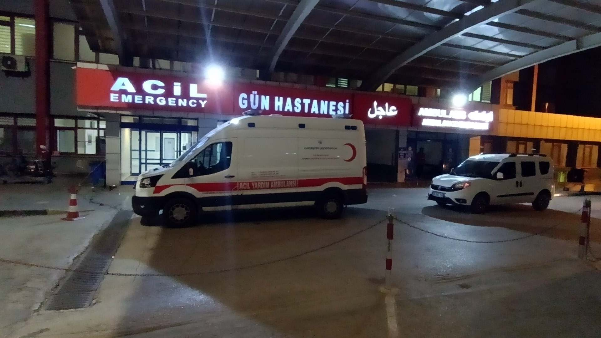 8 kilo altını gasp ederek kaçan şüpheliler, operasyon sırasında ekiplere ateş açtı; 4 polis yaralı - Görsel 2