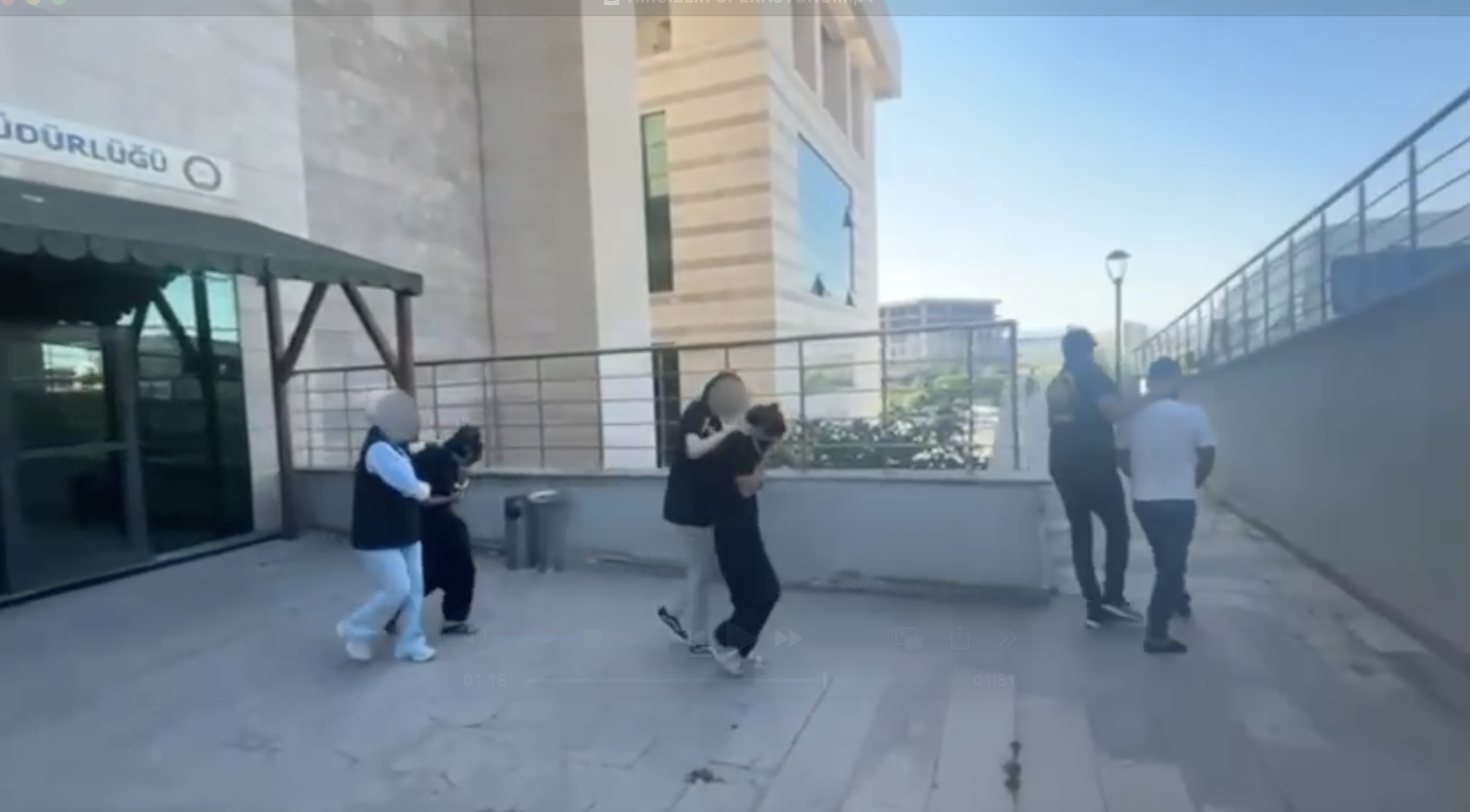 Çarşaf giyip dilenci kılığına girerek 1 milyon TL’lik hırsızlık yapan 3 şüpheli tutuklandı - Görsel 4