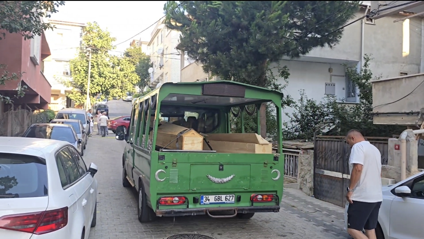İstanbul- Sancaktepe'de tartıştığı anne ve babasını bıçakla öldürdü - Görsel 4