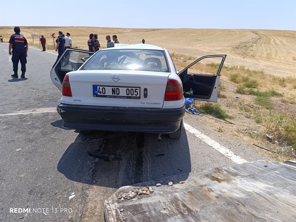Aksaray'da Otomobille kamyonet çarpıştı: 1 ölü, 3 yaralı - Görsel 1