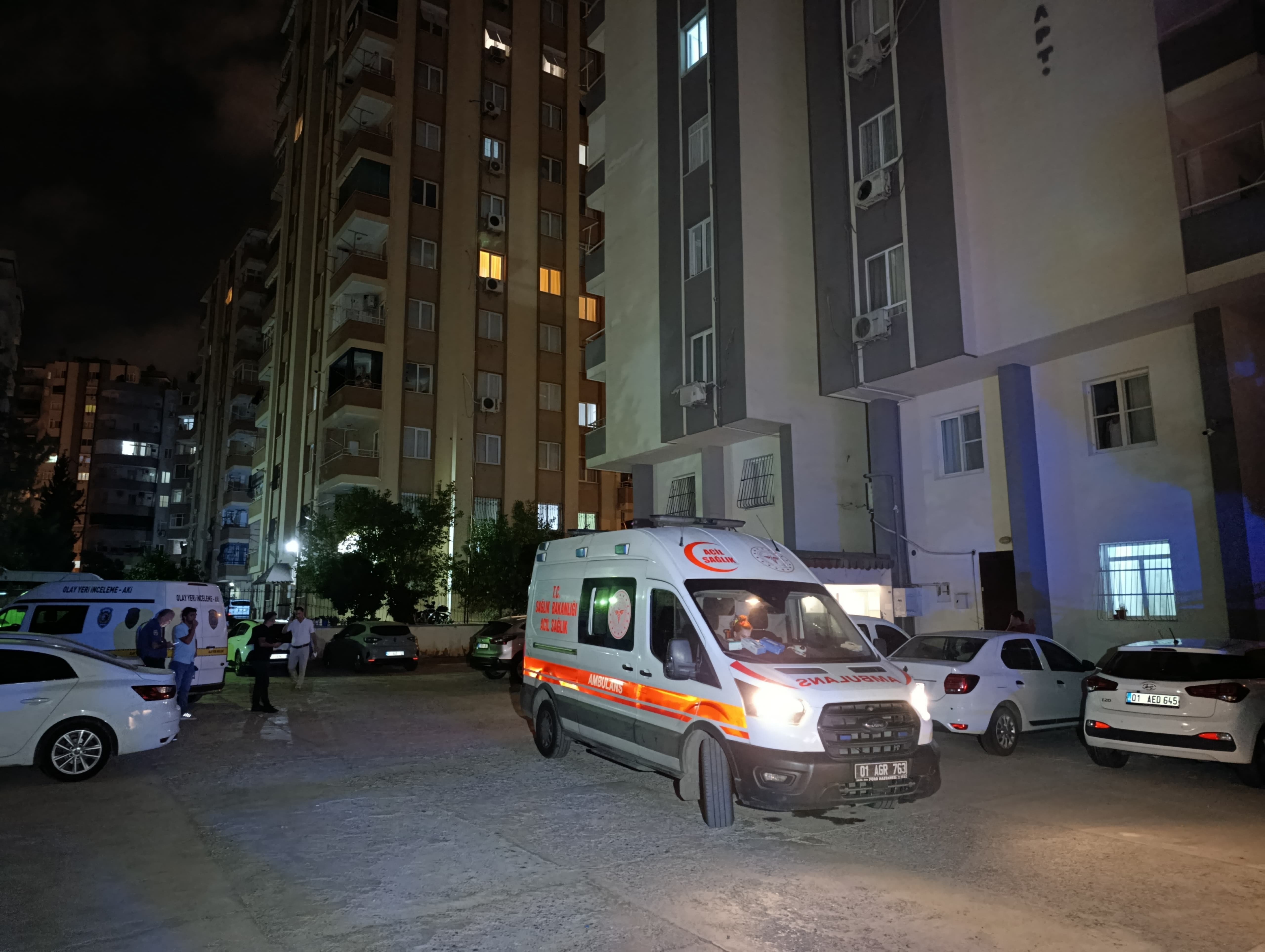 Adana'da  bir Baba, tartıştığı kızı ve eşini öldürüp intihar etti; kız çocuk ise kaçarak kurtuldu - Görsel 2