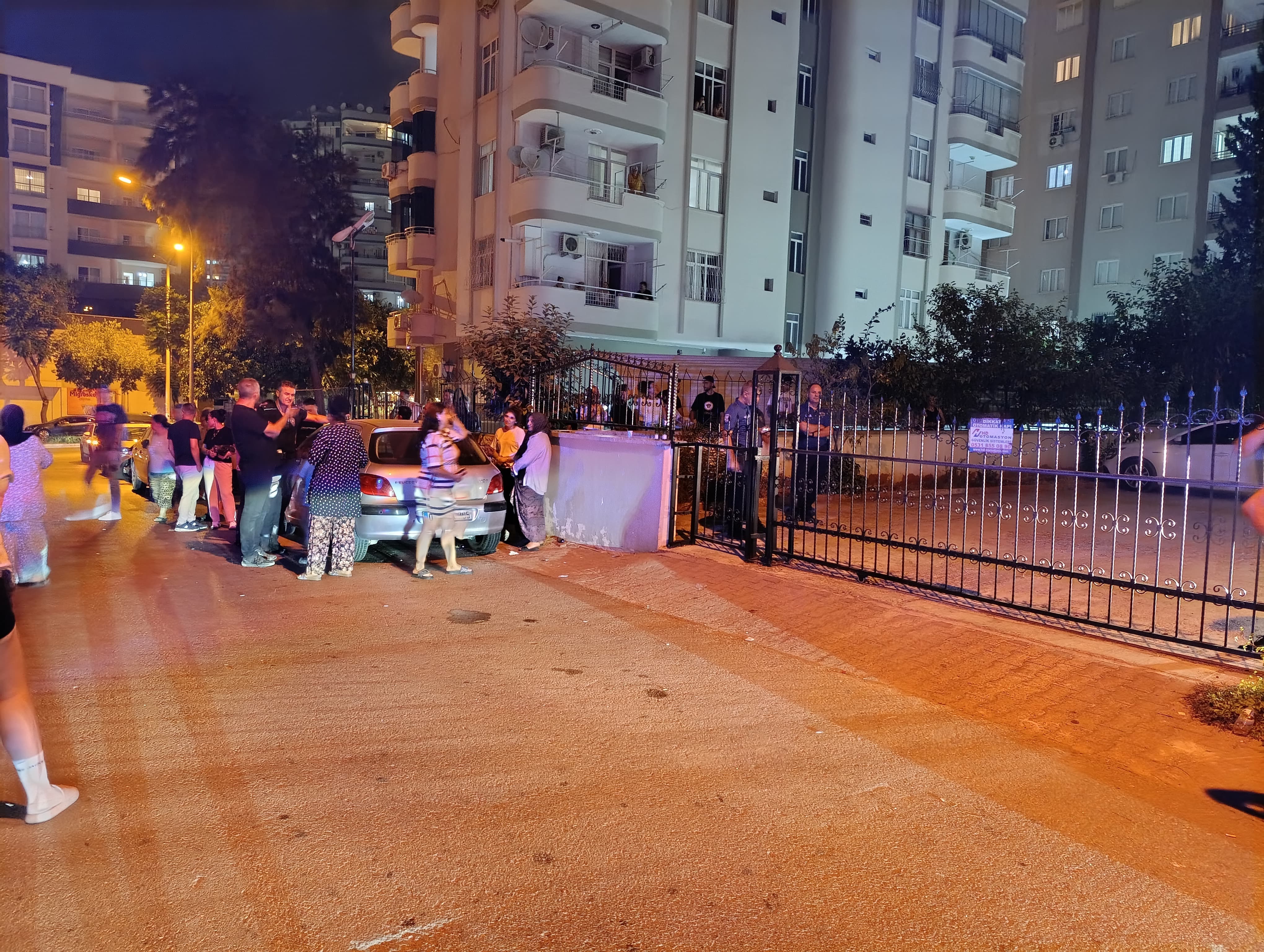 Adana'da  bir Baba, tartıştığı kızı ve eşini öldürüp intihar etti; kız çocuk ise kaçarak kurtuldu - Görsel 3