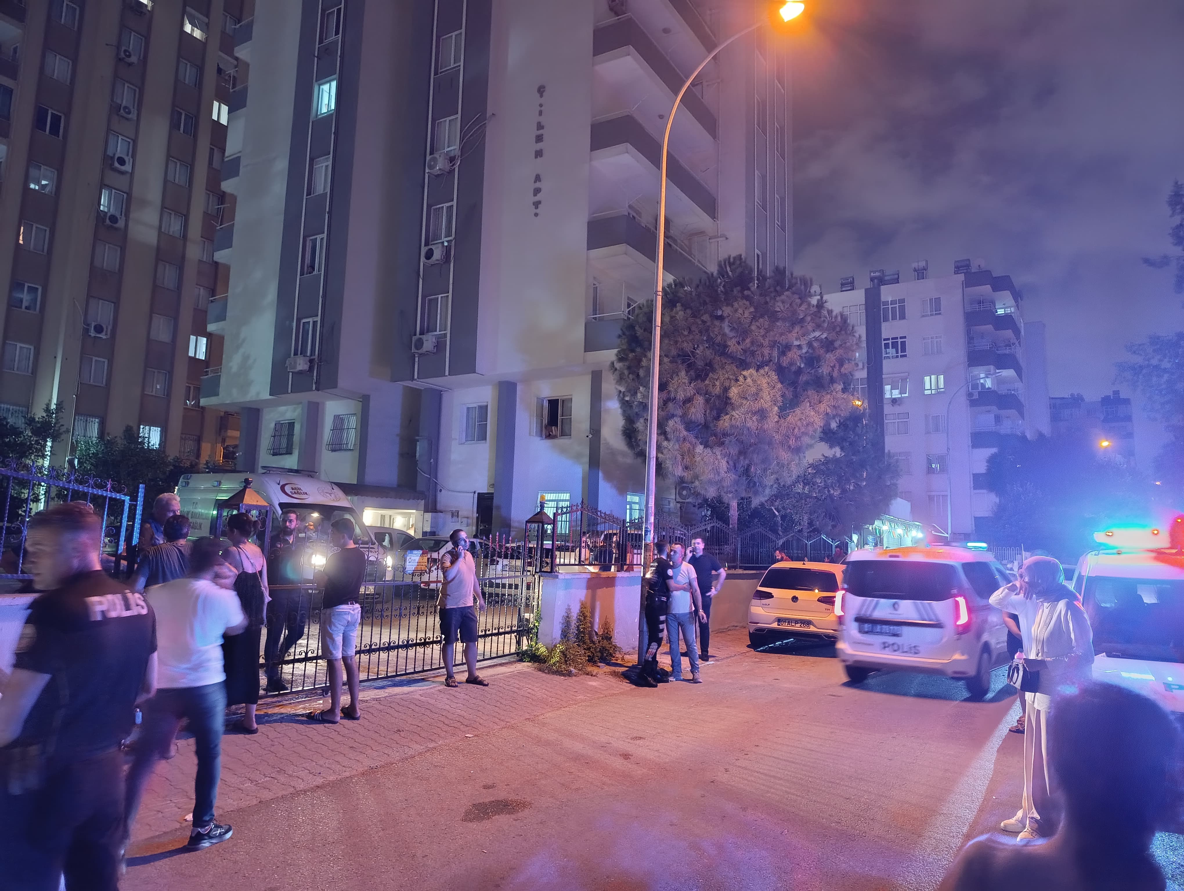 Adana'da  bir Baba, tartıştığı kızı ve eşini öldürüp intihar etti; kız çocuk ise kaçarak kurtuldu - Görsel 4