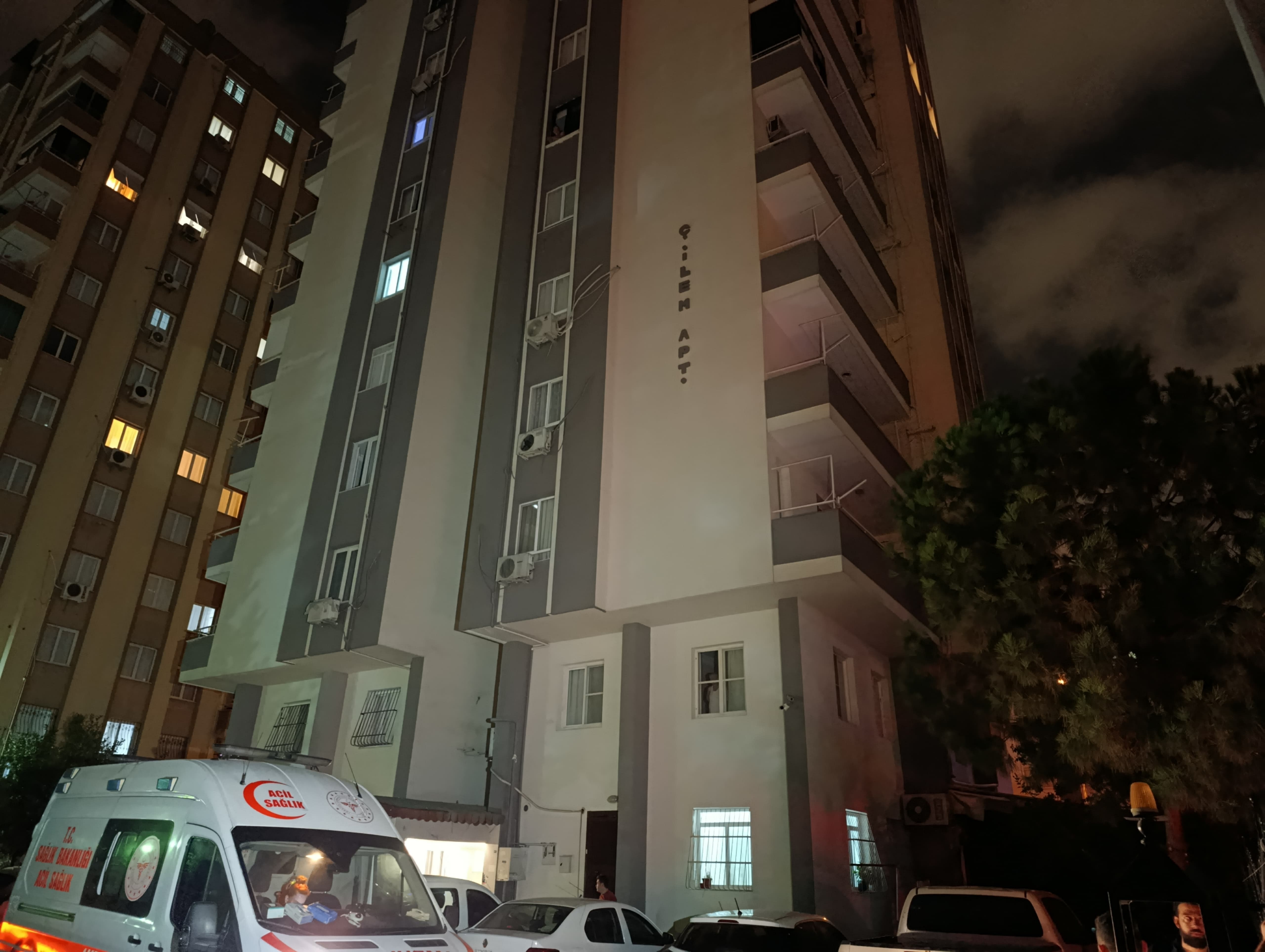 Adana'da  bir Baba, tartıştığı kızı ve eşini öldürüp intihar etti; kız çocuk ise kaçarak kurtuldu - Görsel 7