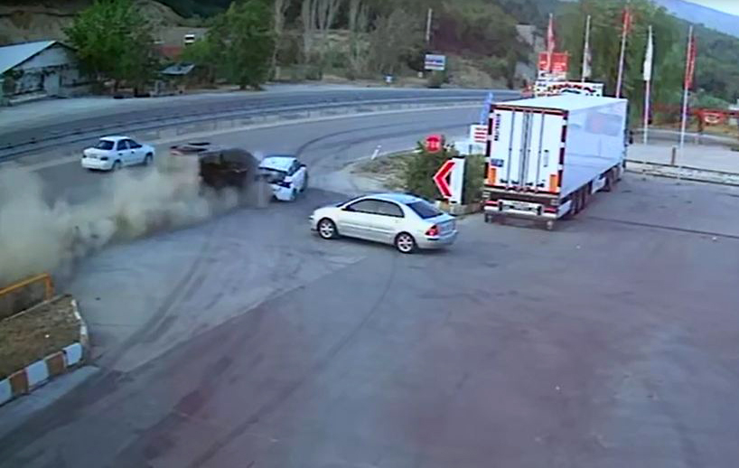 Burdur'da 6 kişinin yaralandığı kaza kamerada - Görsel 1