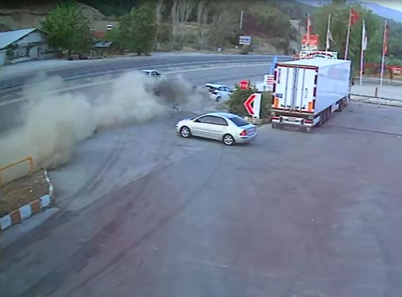 Burdur'da 6 kişinin yaralandığı kaza kamerada - Görsel 2