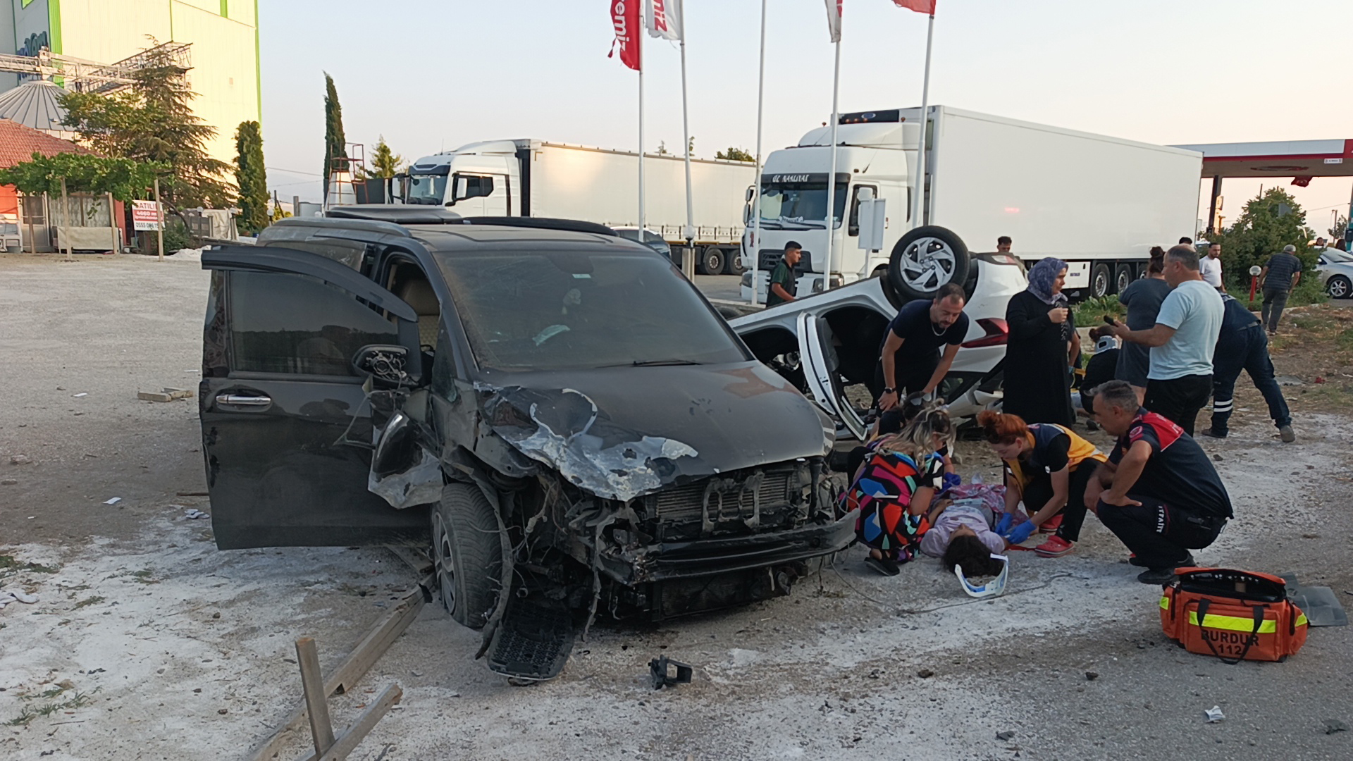 Burdur'da 6 kişinin yaralandığı kaza kamerada - Görsel 4