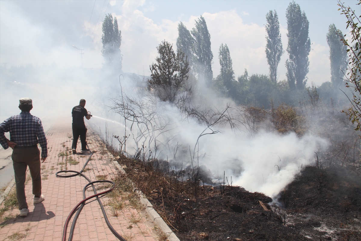 Konya'da ekin tarlasında çıkan yangın büyümeden söndürüldü - Görsel 7