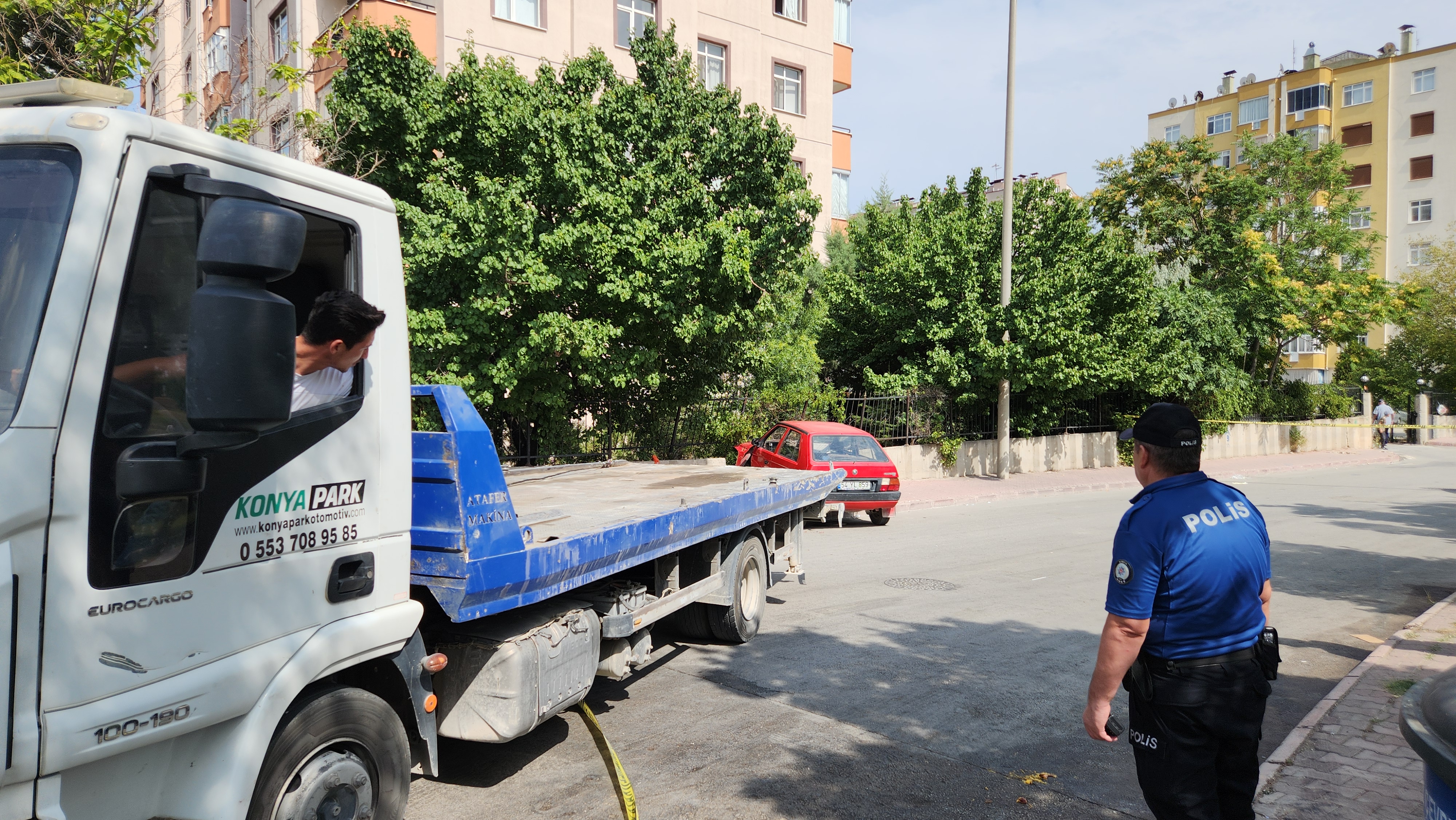 Ehliyetsiz sürücü kaçtı, otomobili durdurmak isteyen polis yaralandı - Görsel 2