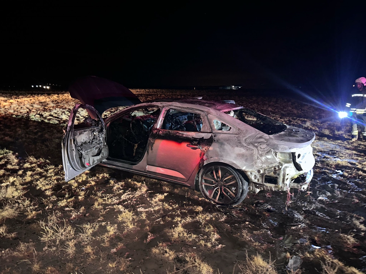 Konya’da yanan otomobil itfaiye ekiplerince söndürüldü - Görsel 1