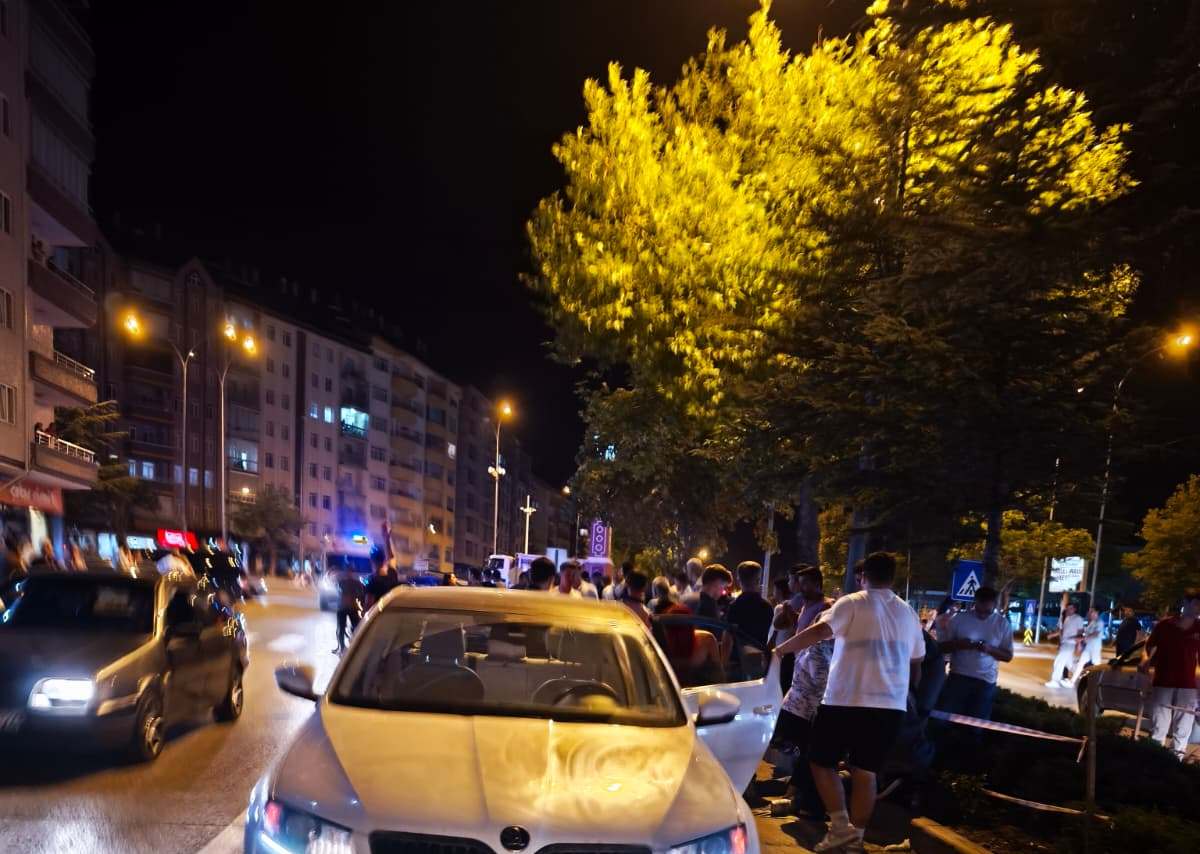 Seydişehir'de Yaya Geçidinde Meydana Gelen Zincirleme Kazada 2 Kişi Yaralandı - Görsel 2