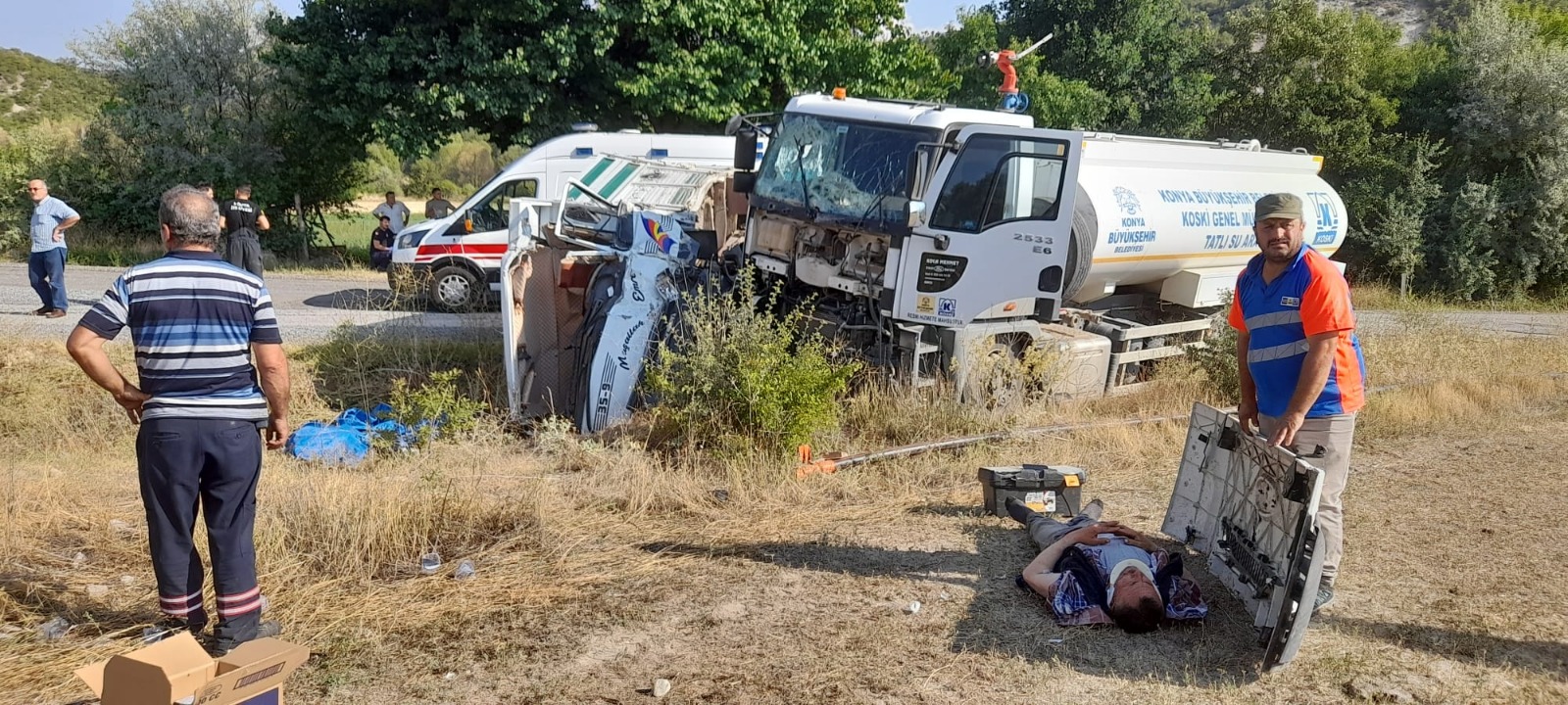 Beyşehir'de KOSKİ tankeri ile kamyon çarpıştı! 2’si ağır 4 yaralı - Görsel 4