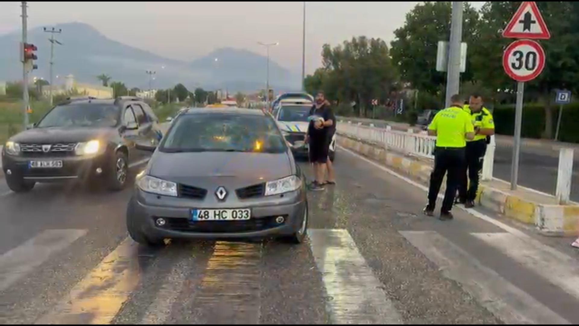 Muğla'da Otomobiliyle, çarptığı kadının üzerinden geçip kaçmaya çalıştı - Görsel 2