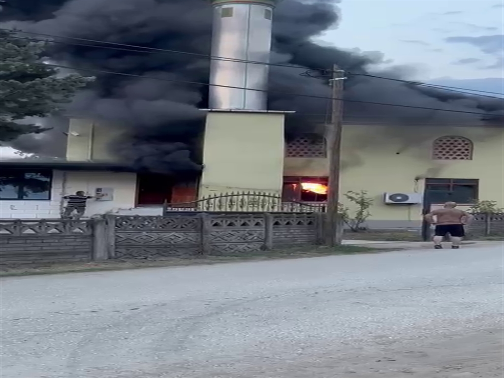 Düzce’de, camide çıkan yangını itfaiye söndürdü - Görsel 3