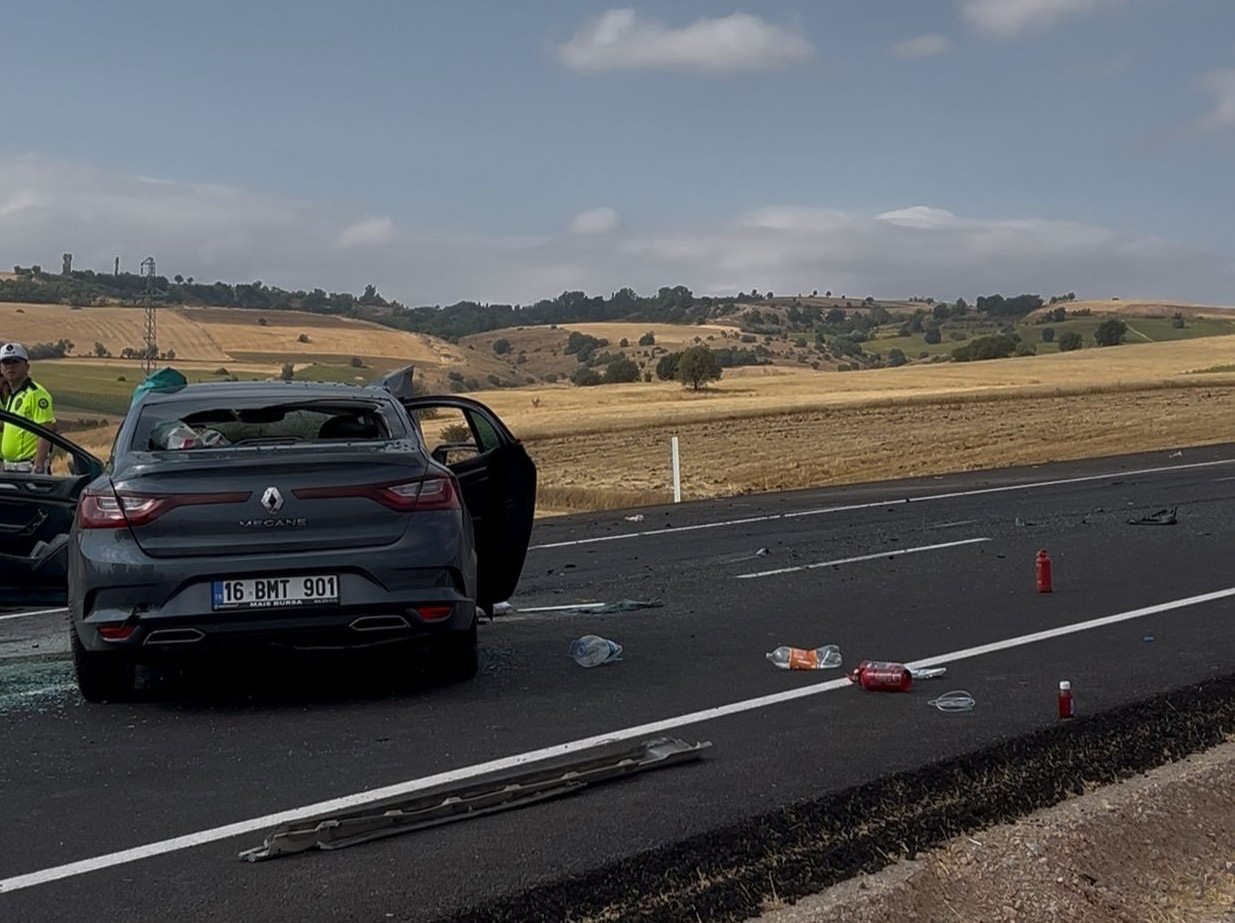 Tokat'ın Zile ilçesinde iki otomobilin çarpışması sonucu 4 kişi öldü, 2 kişi yaralandı  - Görsel 2
