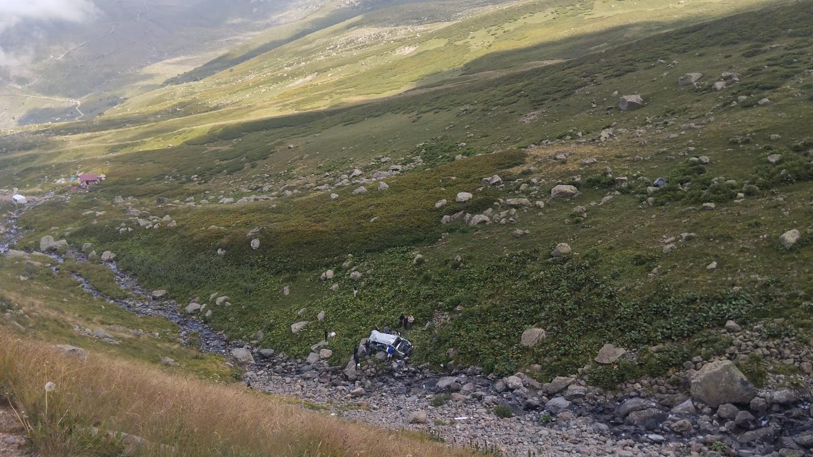 Trabzon'da Arap turistleri taşıyan minibüs, uçuruma yuvarlandı; 2 ölü, 4 yaralı - Görsel 1