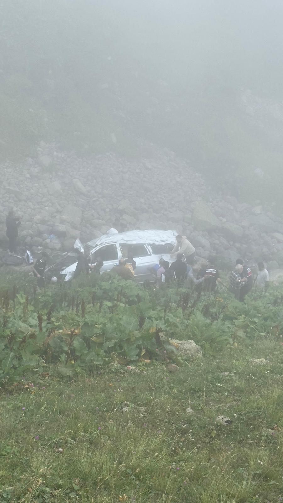 Trabzon'da Arap turistleri taşıyan minibüs, uçuruma yuvarlandı; 2 ölü, 4 yaralı - Görsel 6