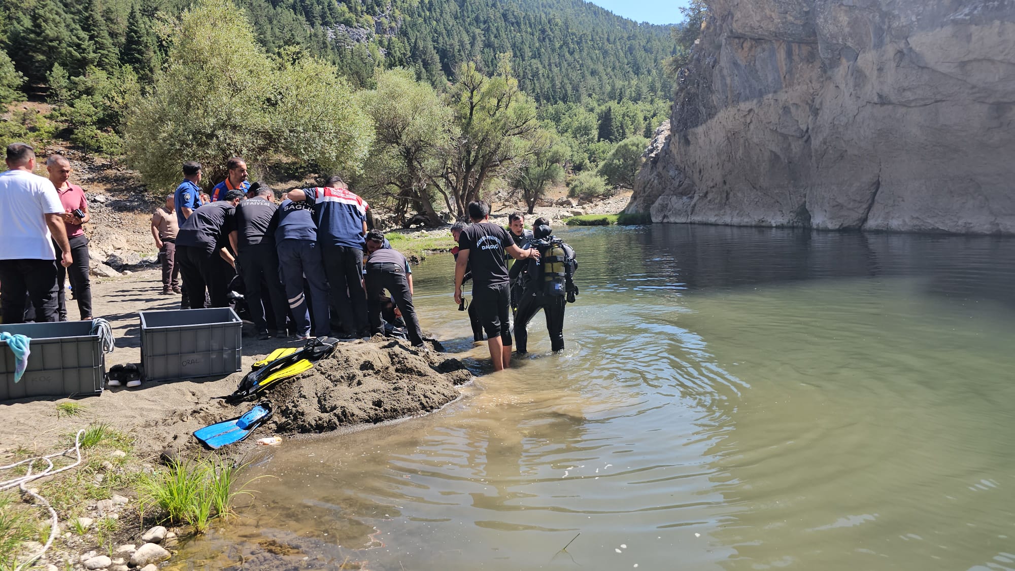 Derebucak'ta Derede çırpınan kardeşini kurtarmak istedi; ikisi de boğuldu - Görsel 10