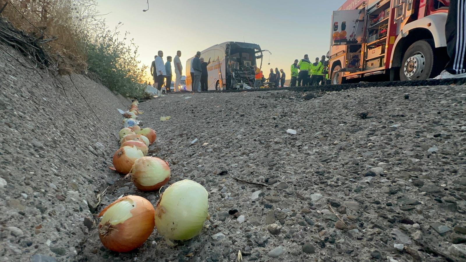 Bolu'da Yolcu otobüsü kamyona çarptı: 1 ölü, 10 yaralı - Görsel 6