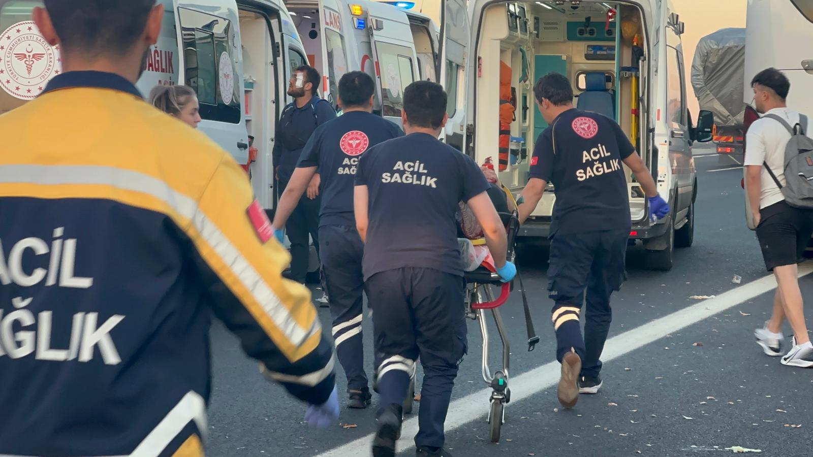 Bolu'da Yolcu otobüsü kamyona çarptı: 1 ölü, 10 yaralı - Görsel 7