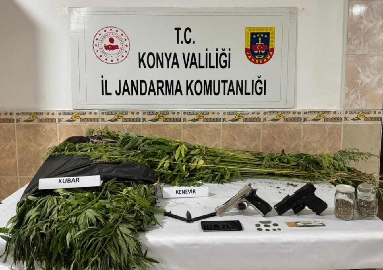 KONYA’DA JANDARMADAN UYUŞTURUCU VE KAÇAKÇILIK OPERASYONLARI - Görsel 1