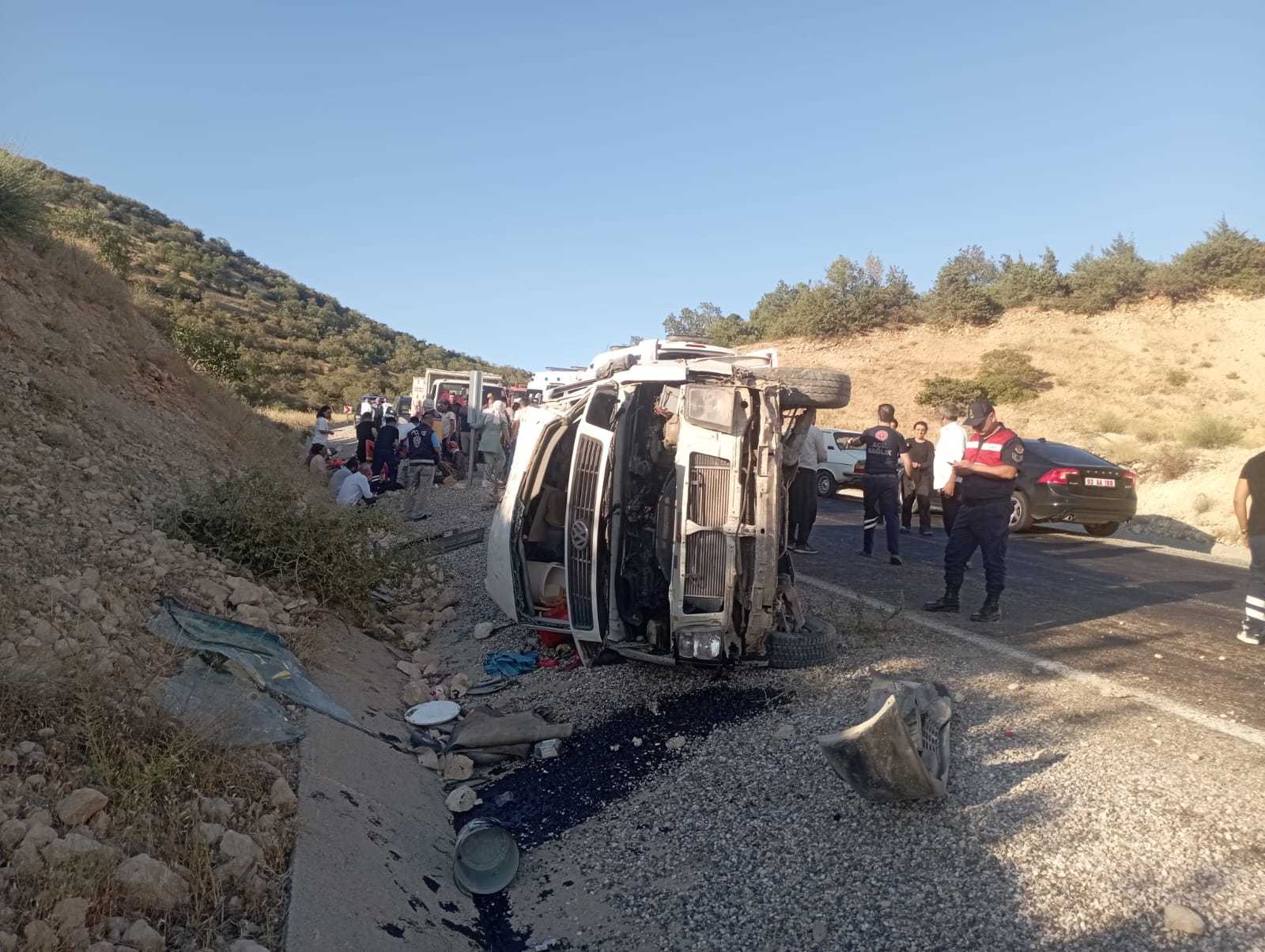 Adıyaman'da, tarım işçilerini taşıyan minibüs devrildi: 23 yaralı - Görsel 3