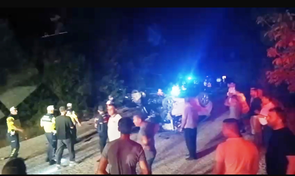 Çanakkale’de iki otomobil çarpıştı: 6 ölü  - Görsel 2