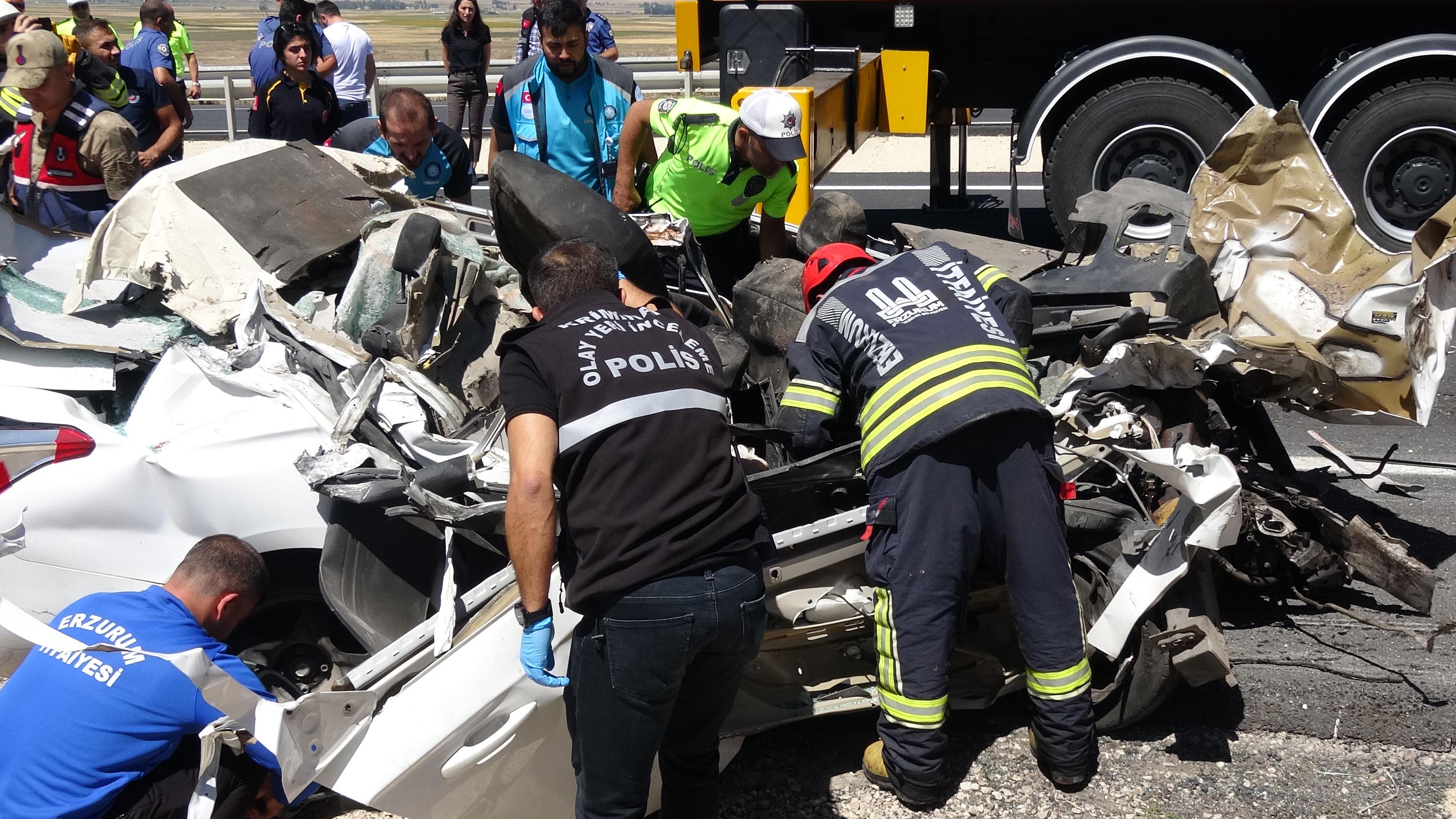 Erzurum'da TIR'ın altına giren otomobilin sürücüsü Burak hayatını kaybetti - Görsel 6