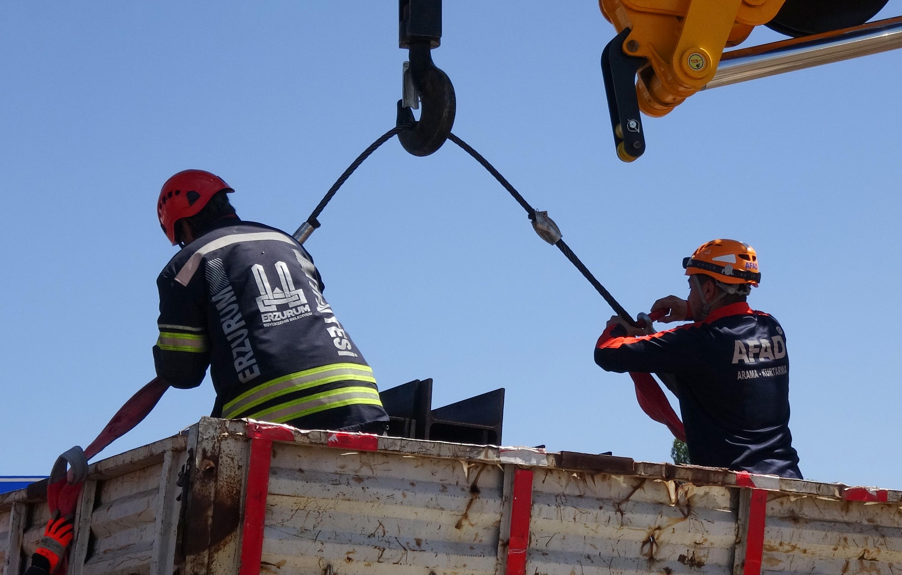 Erzurum'da TIR'ın altına giren otomobilin sürücüsü Burak hayatını kaybetti - Görsel 7