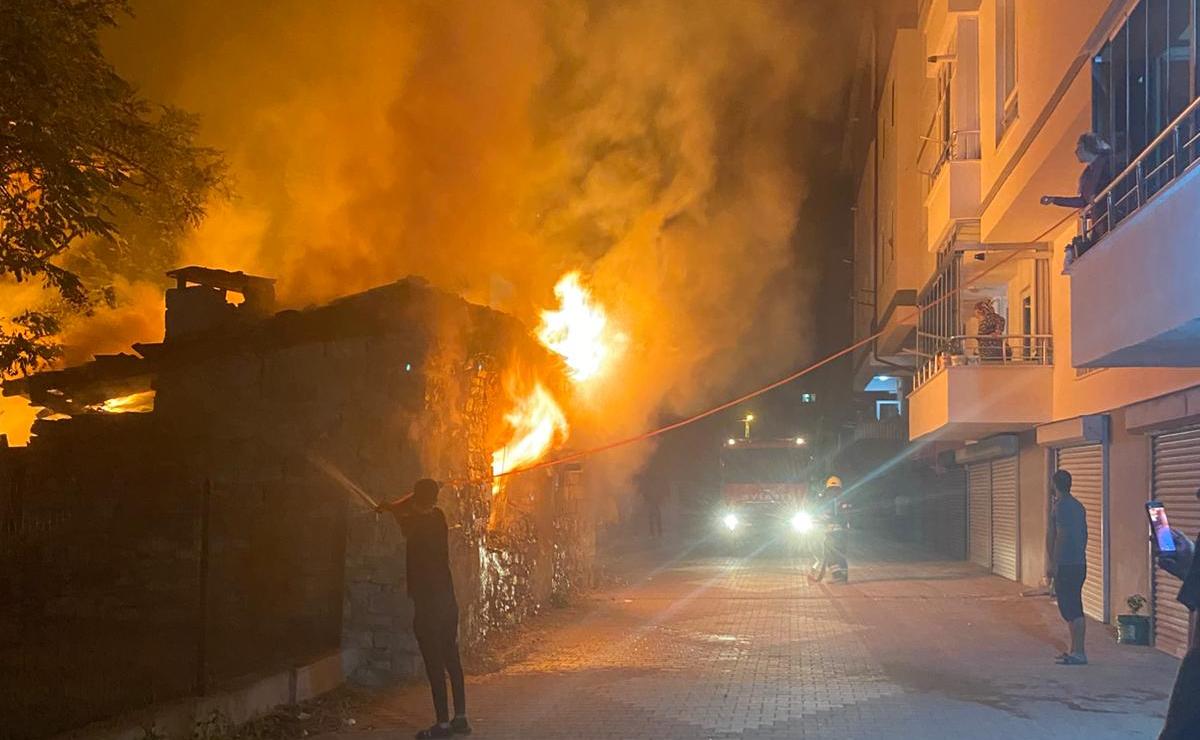 Seydişehir'de Metruk Evde Çıkan Yangın Korku Dolu Anlar Yaşattı - Görsel 1