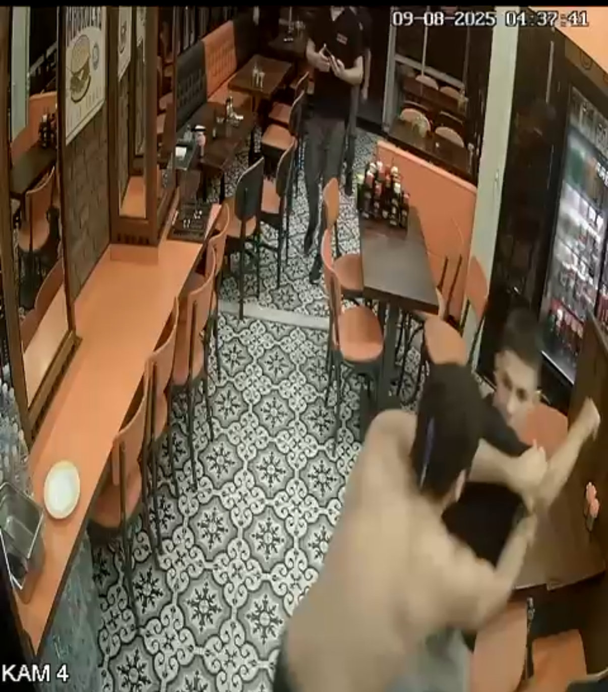 İstanbul- Kavgada ensesine saplanan bıçakla hastaneye götürüldü; ameliyatla kurtarıldı - Görsel 2