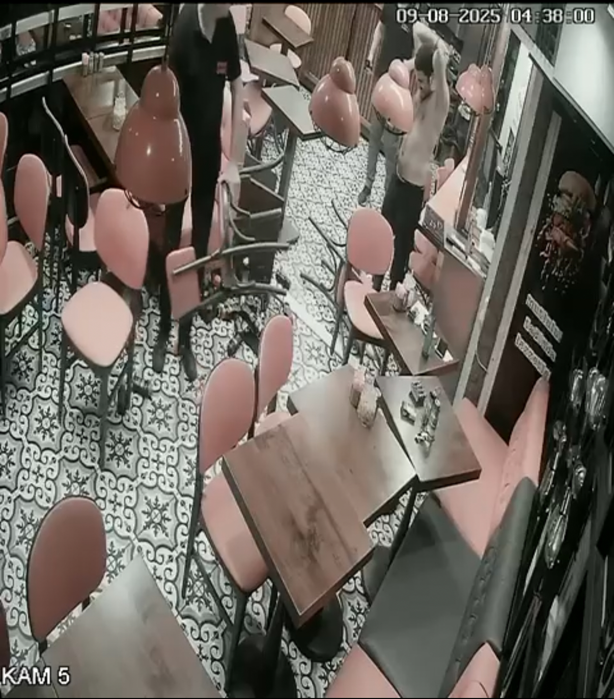 İstanbul- Kavgada ensesine saplanan bıçakla hastaneye götürüldü; ameliyatla kurtarıldı - Görsel 4