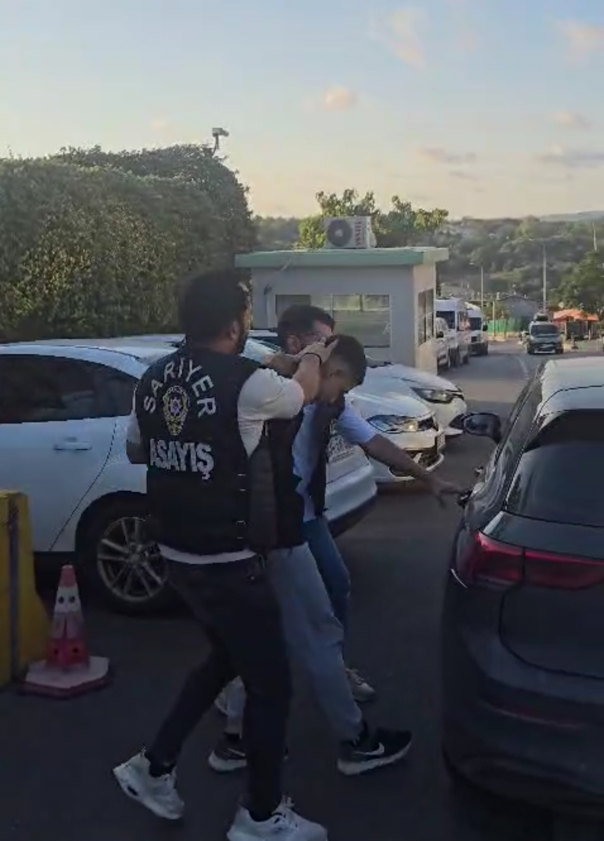 İstanbul- Kavgada ensesine saplanan bıçakla hastaneye götürüldü; ameliyatla kurtarıldı - Görsel 9