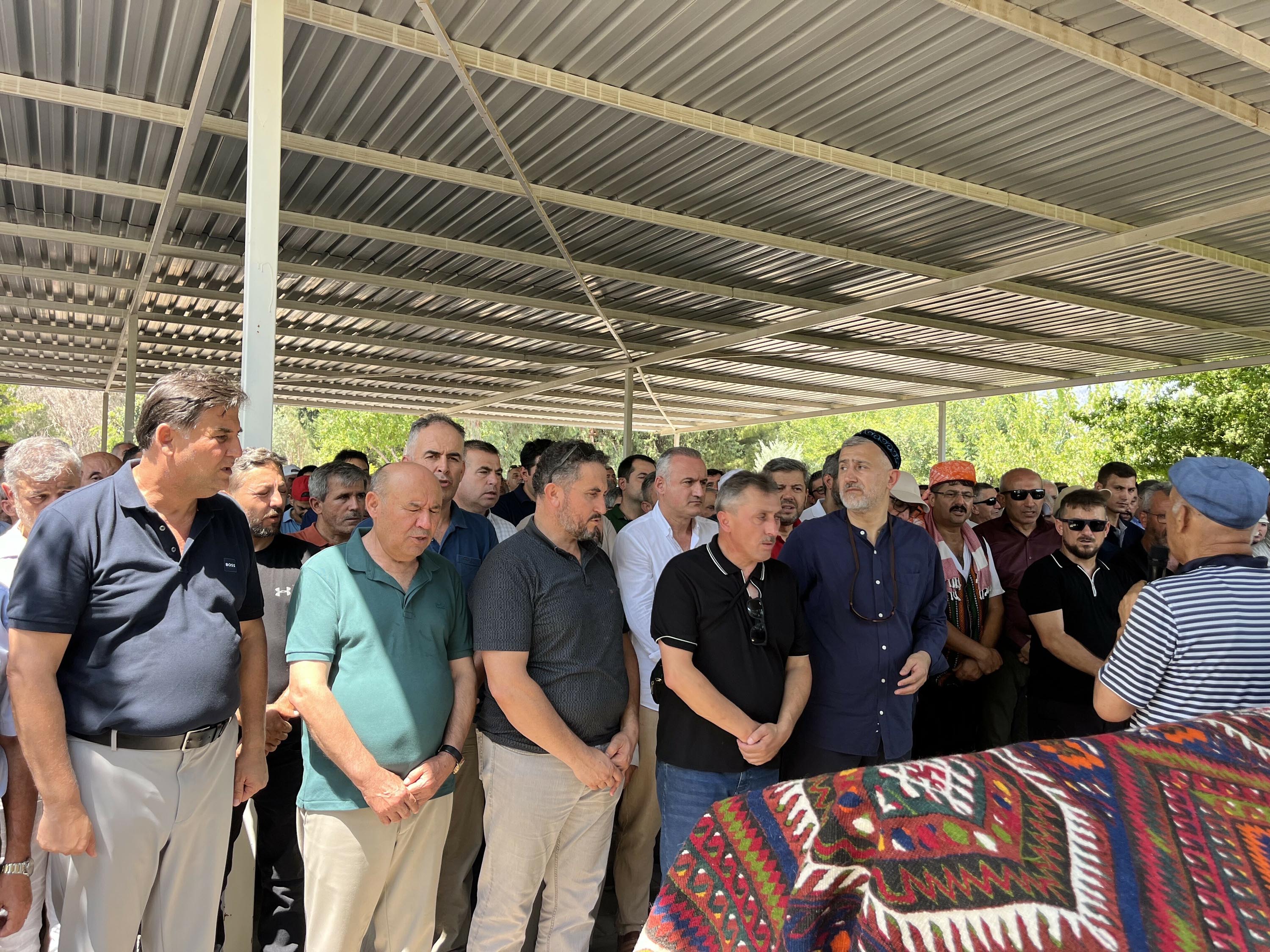 Muğla'da otomobilin çarpması sonucu ölen eski milletvekili toprağa verildi - Görsel 3