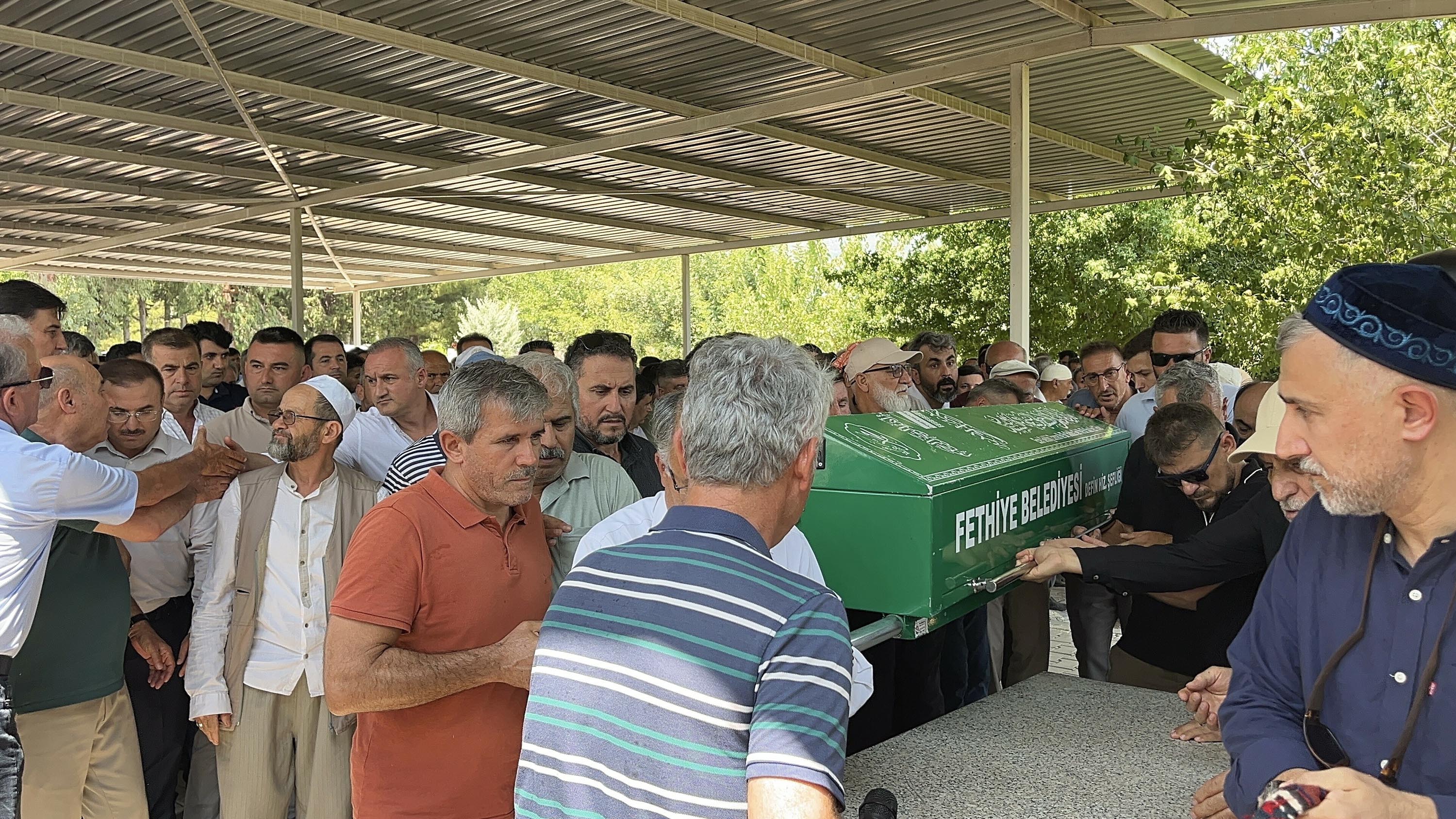 Muğla'da otomobilin çarpması sonucu ölen eski milletvekili toprağa verildi - Görsel 4