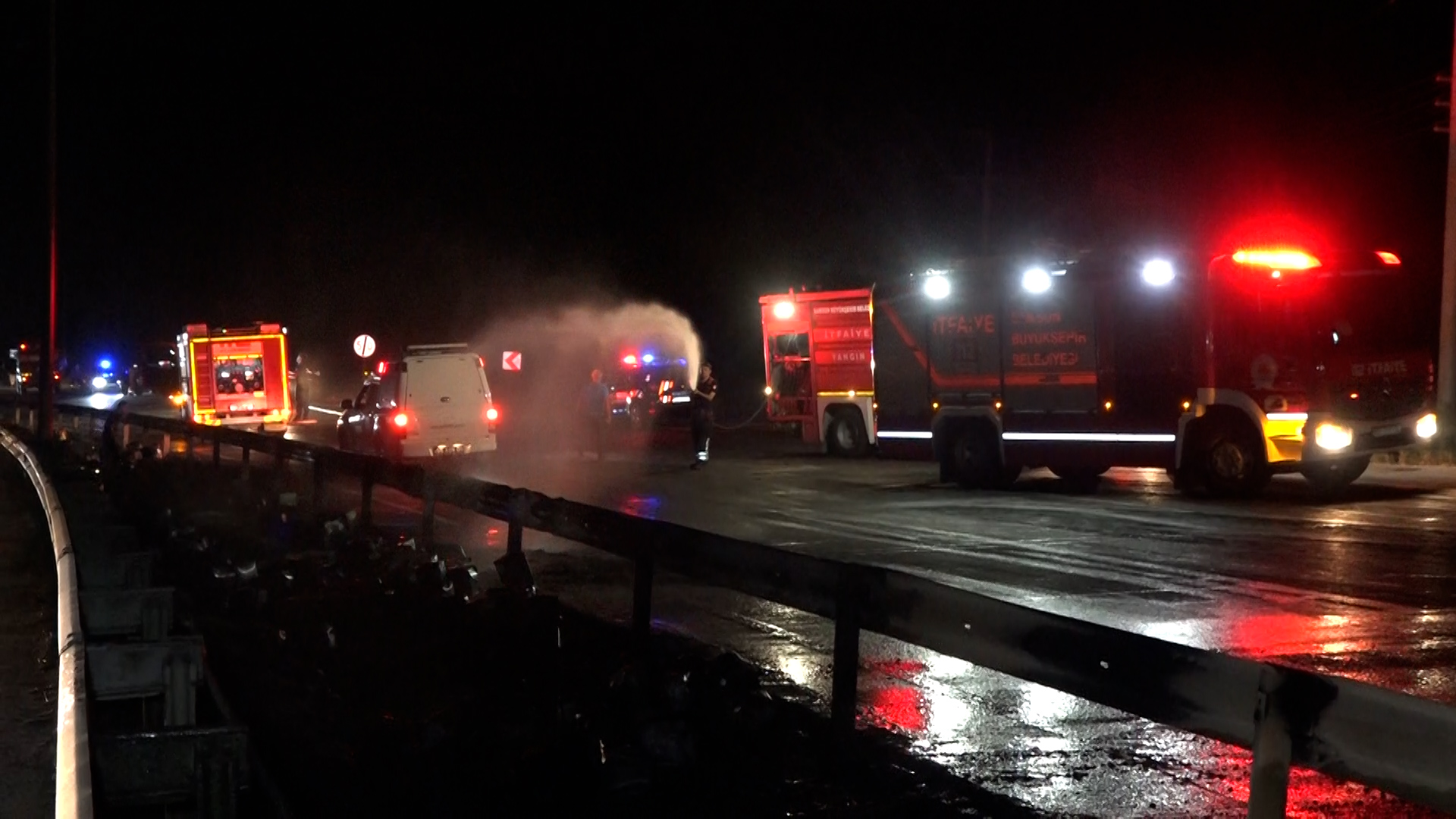 Samsun’da yanan TIR, 8 kilometre alevler içinde ilerledi TIR’da çıkan yangında alevler ağaçlara sıçradı  - Görsel 7