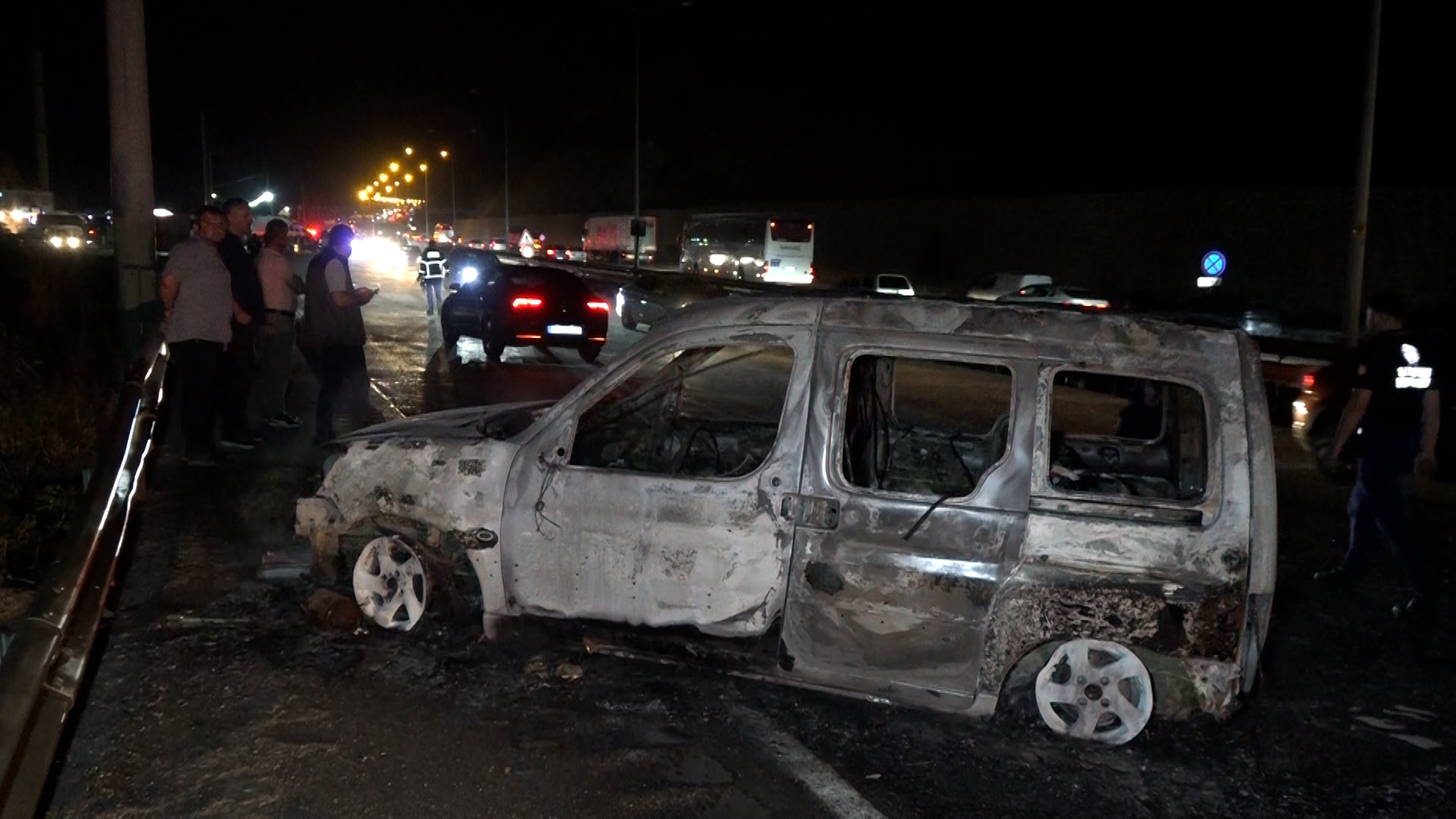 Samsun’da yanan TIR, 8 kilometre alevler içinde ilerledi TIR’da çıkan yangında alevler ağaçlara sıçradı  - Görsel 8