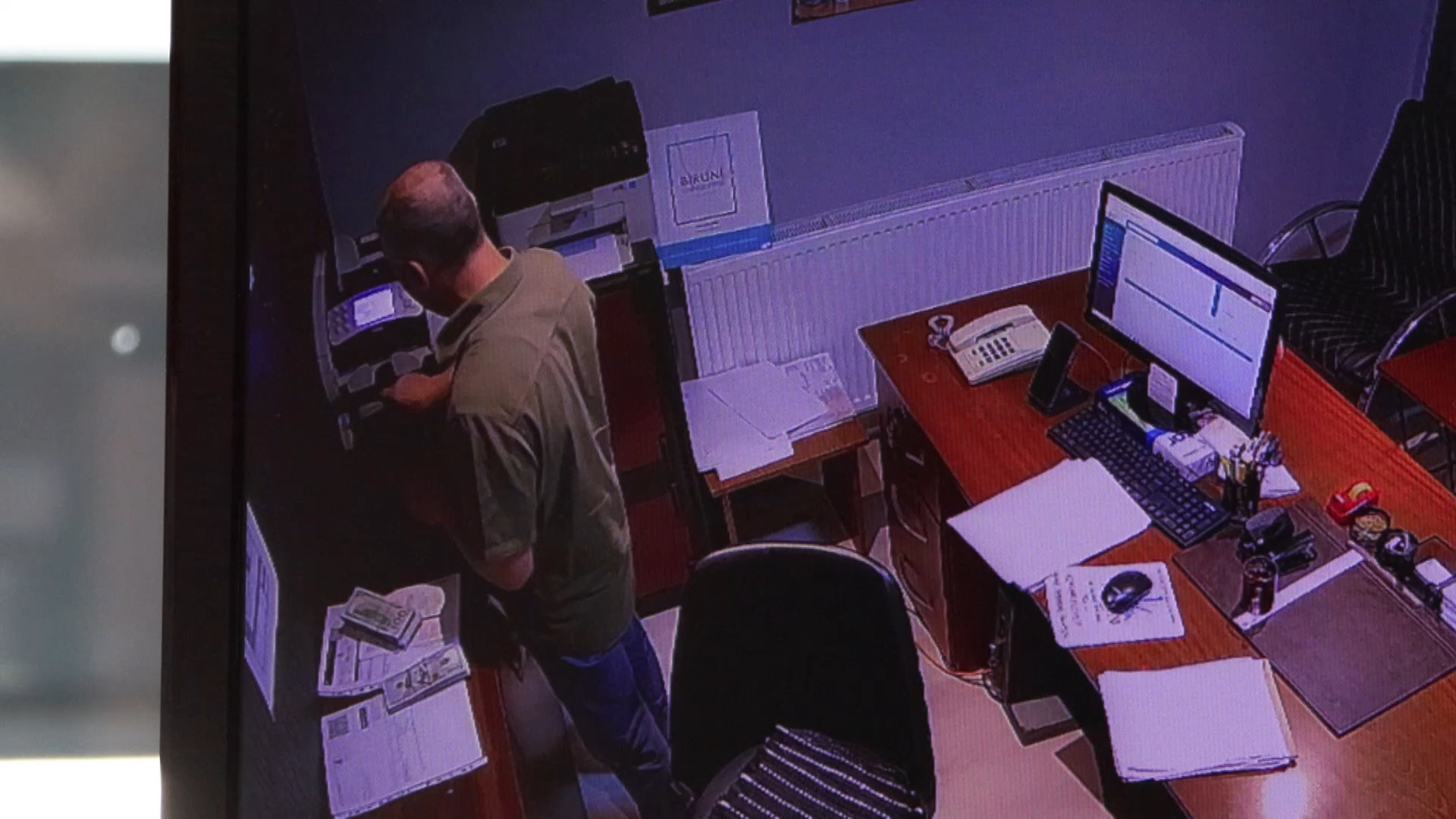 İstanbul - Başakşehir'de muhasebeci kasadaki 70 bin 900 dolarla kayıplara karıştı; o anlar kamerada - Görsel 2