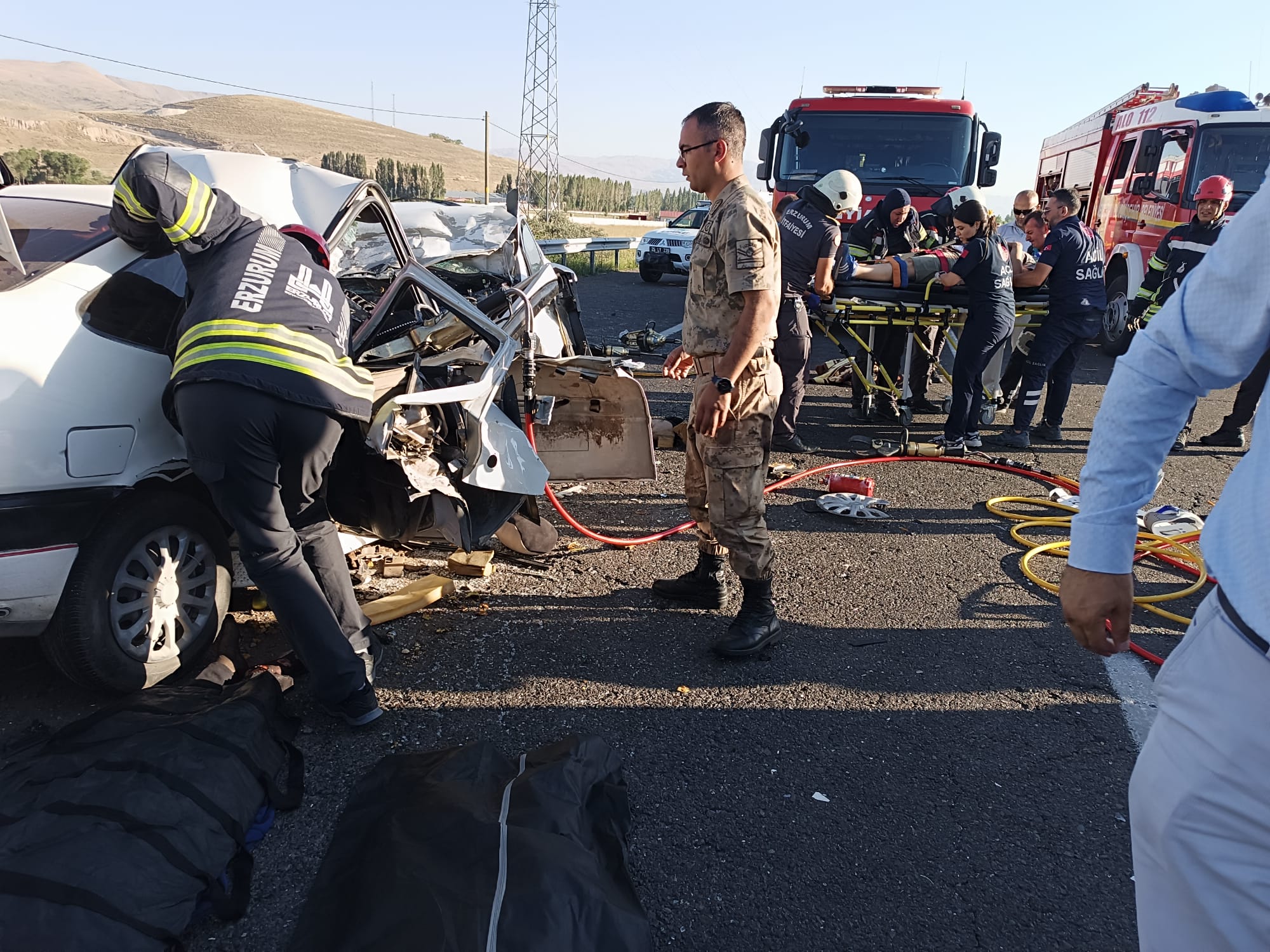 Erzurum’da şerit ihlali faciası: 4 ölü, 4 yaralı - Görsel 1