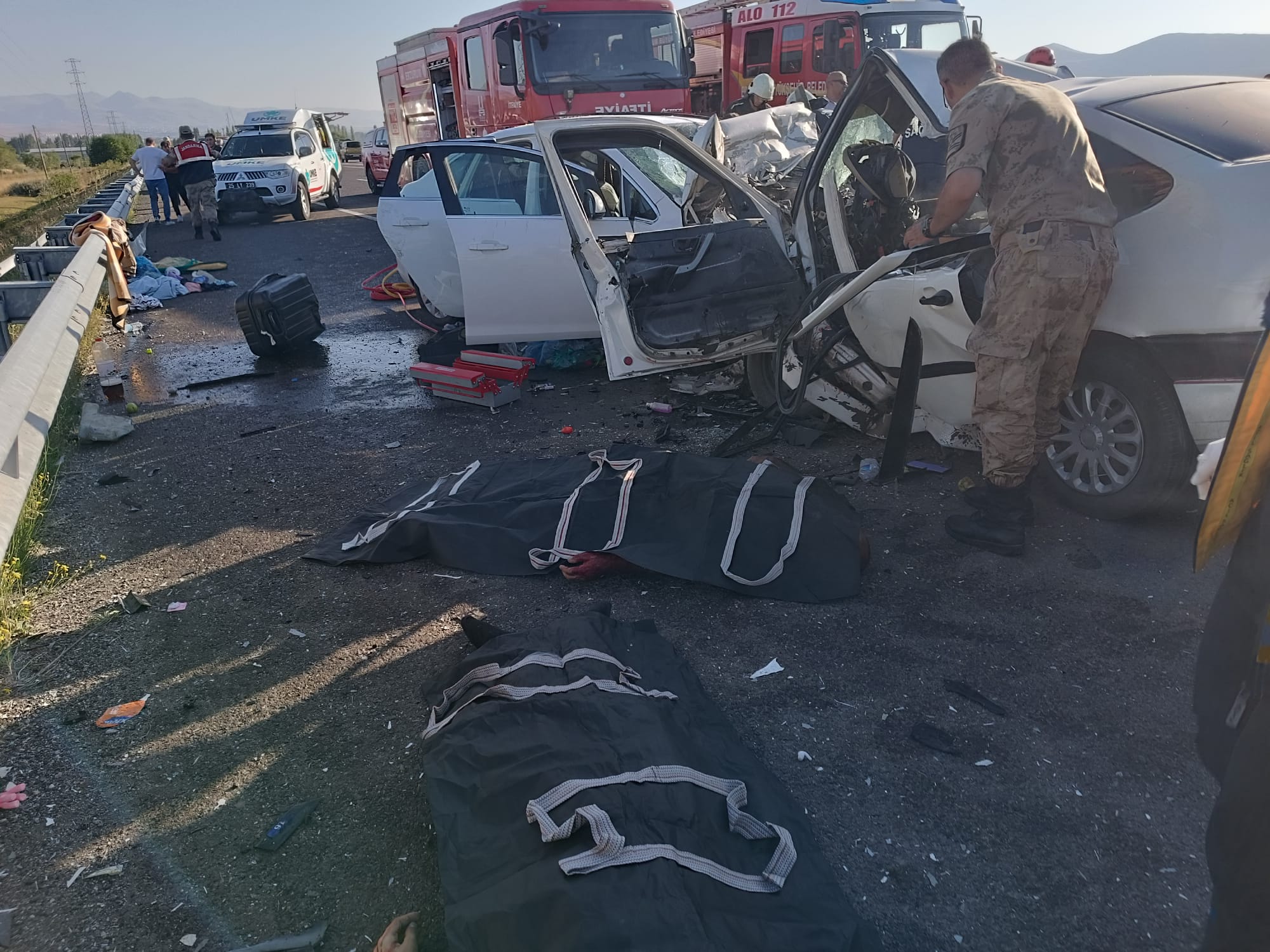 Erzurum’da şerit ihlali faciası: 4 ölü, 4 yaralı - Görsel 5