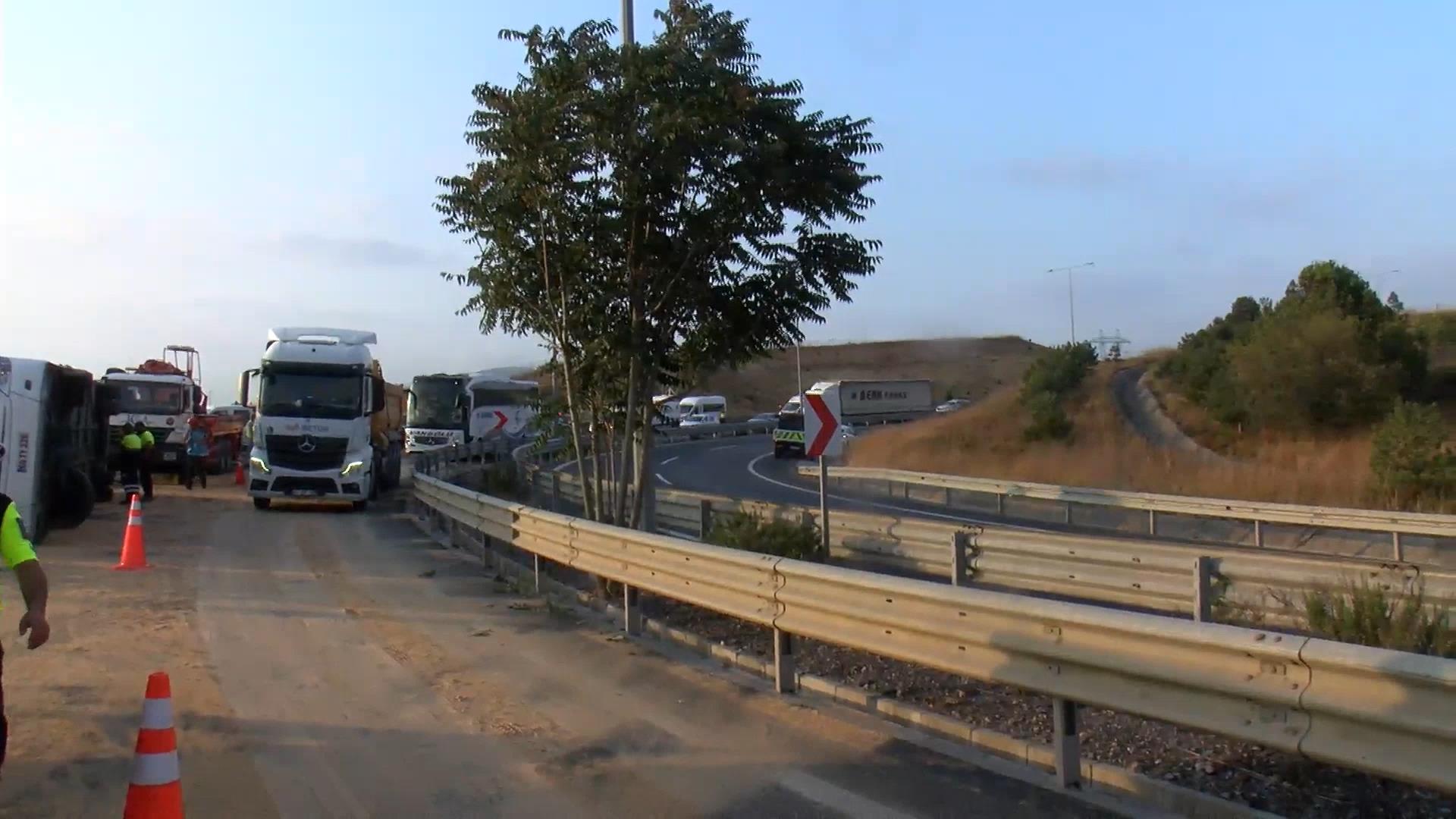 İstanbul - Kuzey Marmara Otoyolu'nda yolcu otobüsü devrildi: 3 ölü, 20 yaralı - Görsel 6